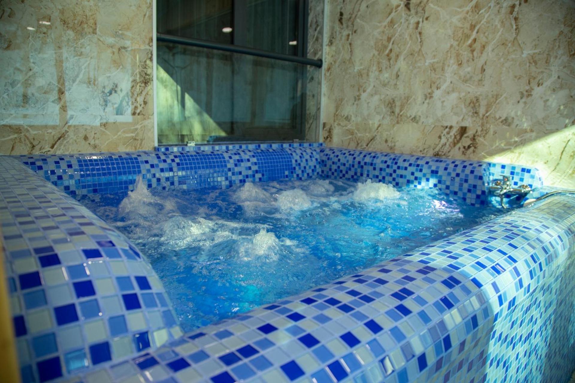 Jacuzzi