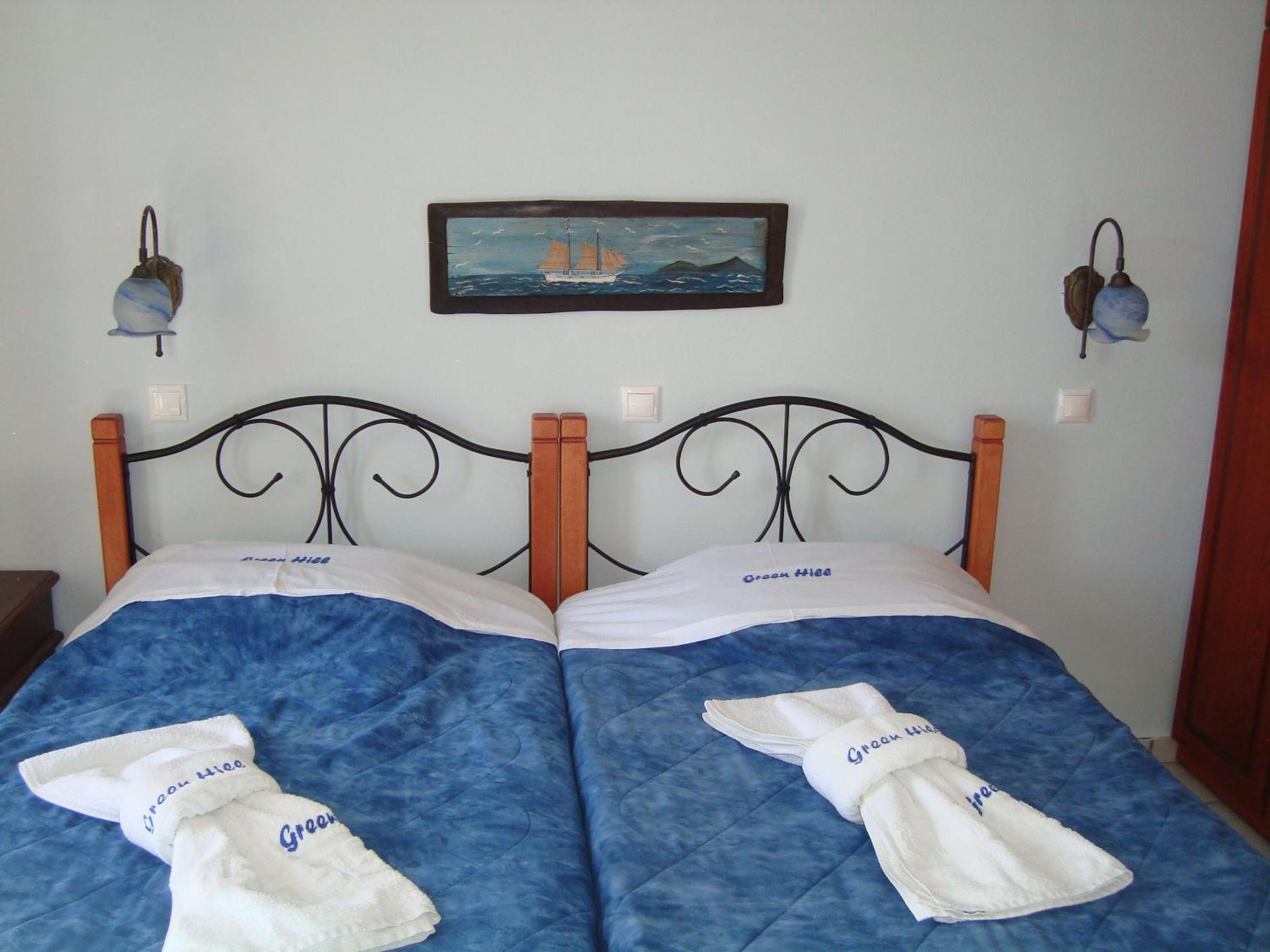 Green Hill Studios & Apartments