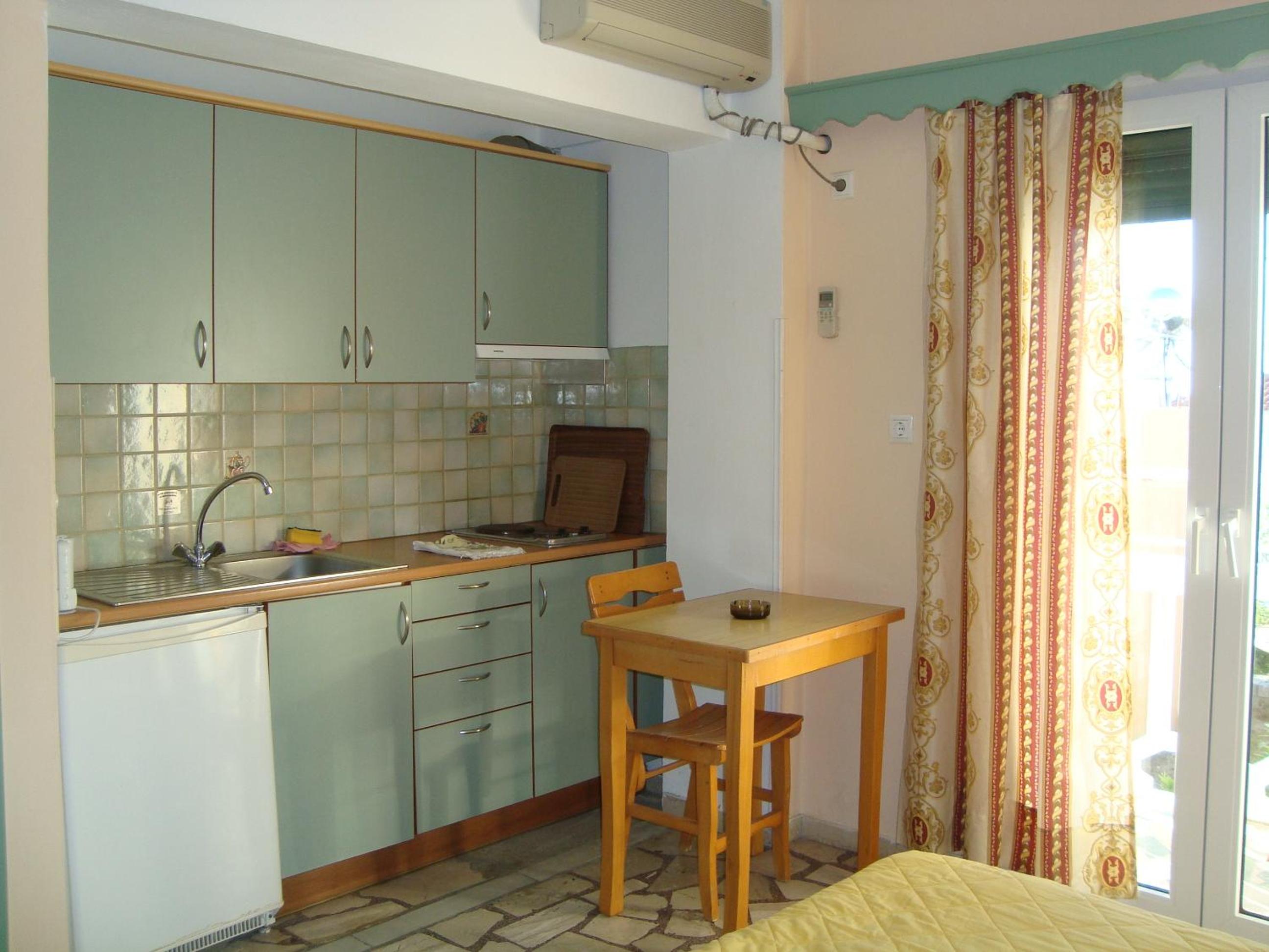 Green Hill Studios & Apartments
