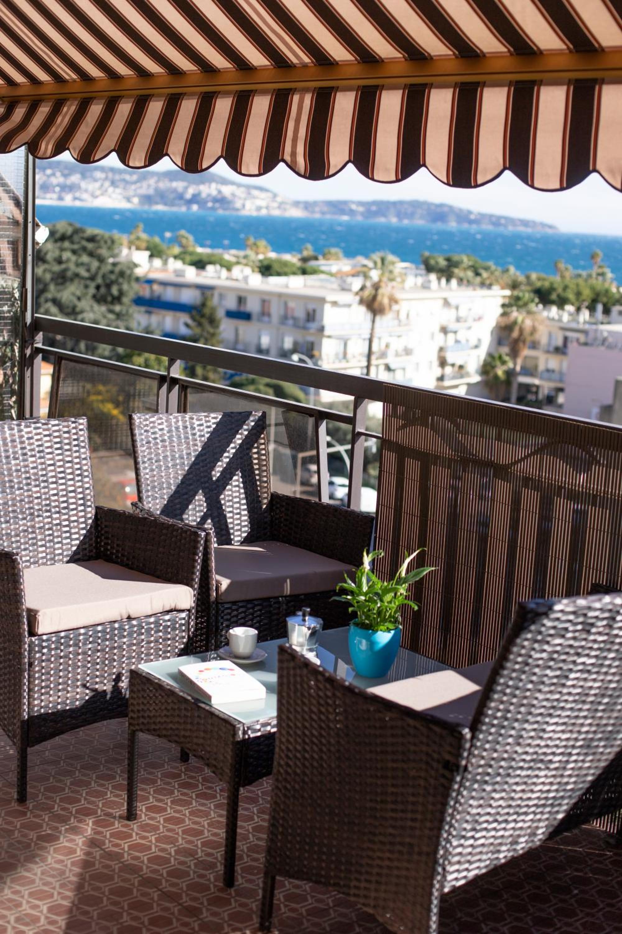Studio with terrace and sea view, 10 min to the beach photo 2