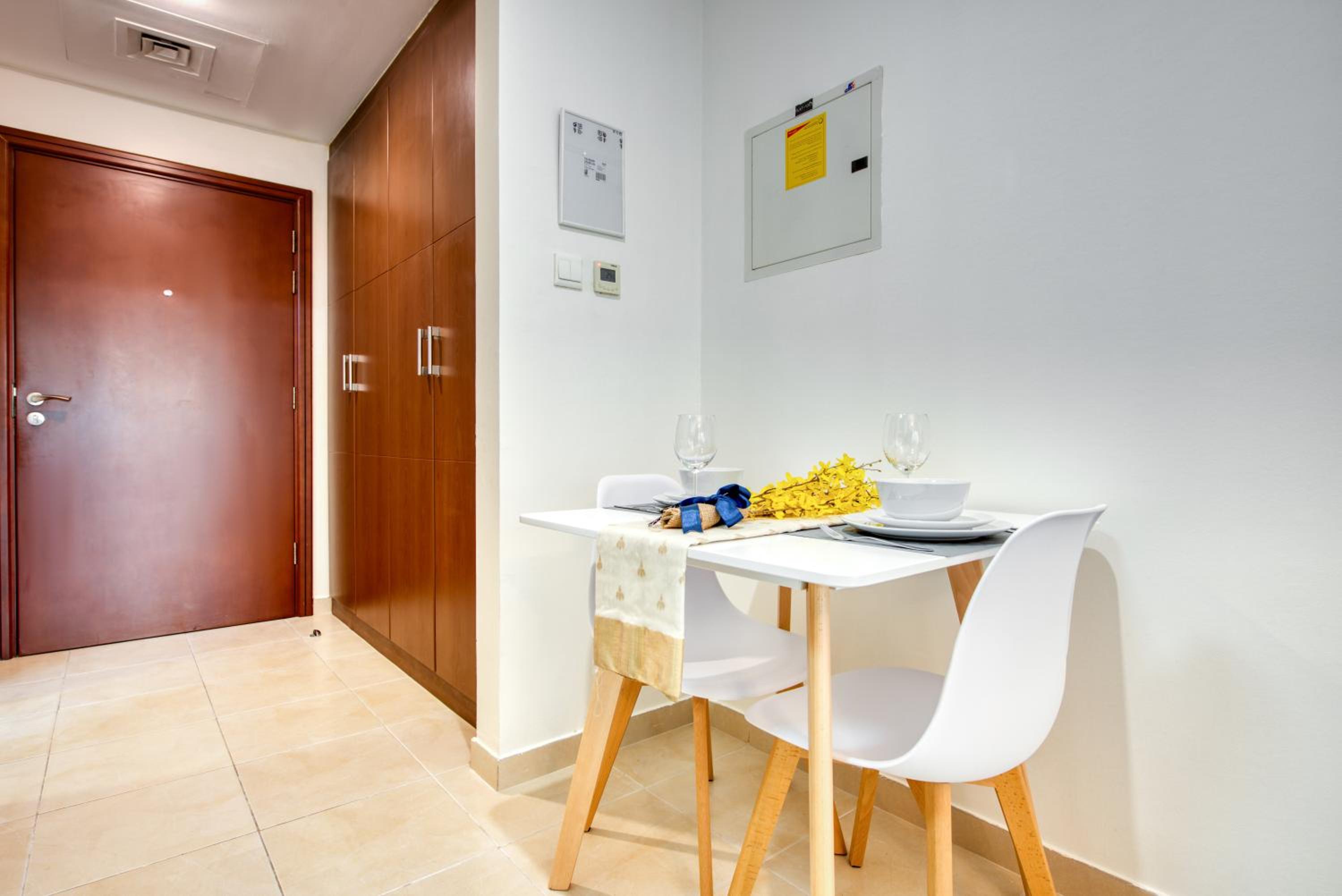 RH- Burj Al Nujoom, Downtown, Cozy Studio near Dubai Mall