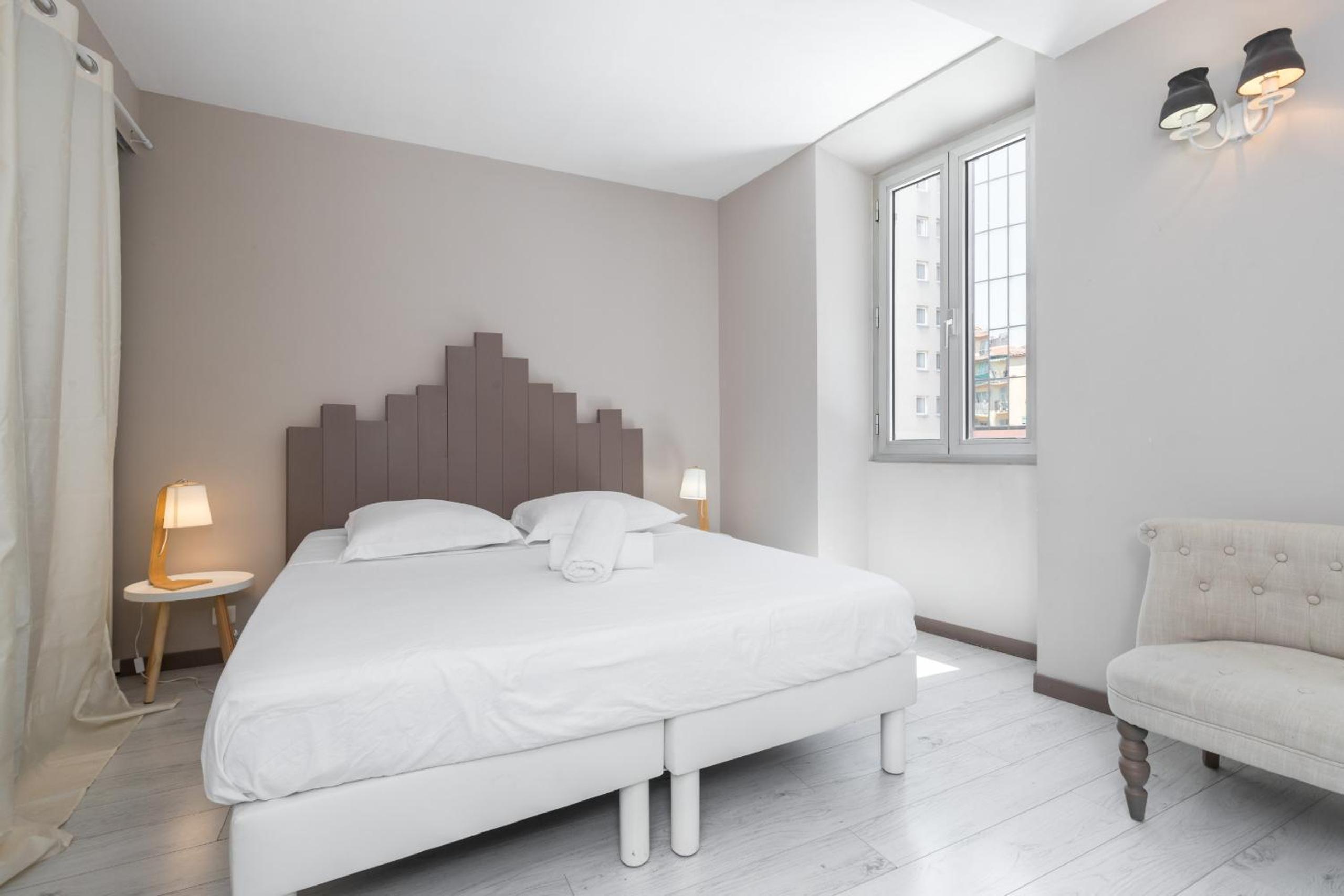 Amazing 3 Bdrs and Garden Place du Pin Parking ! photo 4