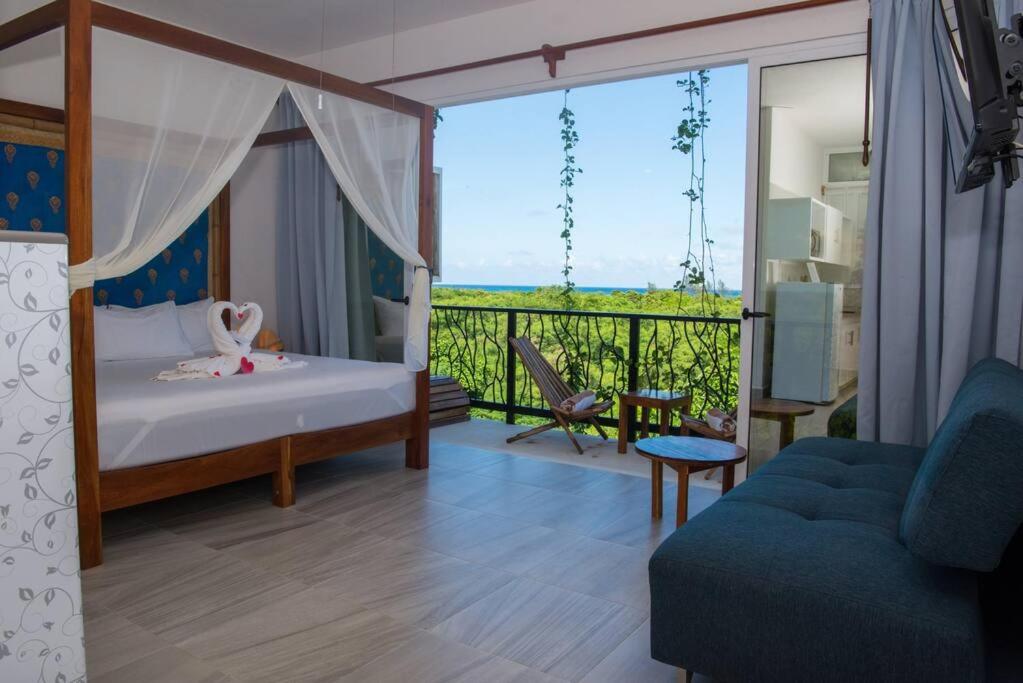 Oceanview Luxury Suite Steps from Quinta Avenida Balcony Infinity pool HMoon