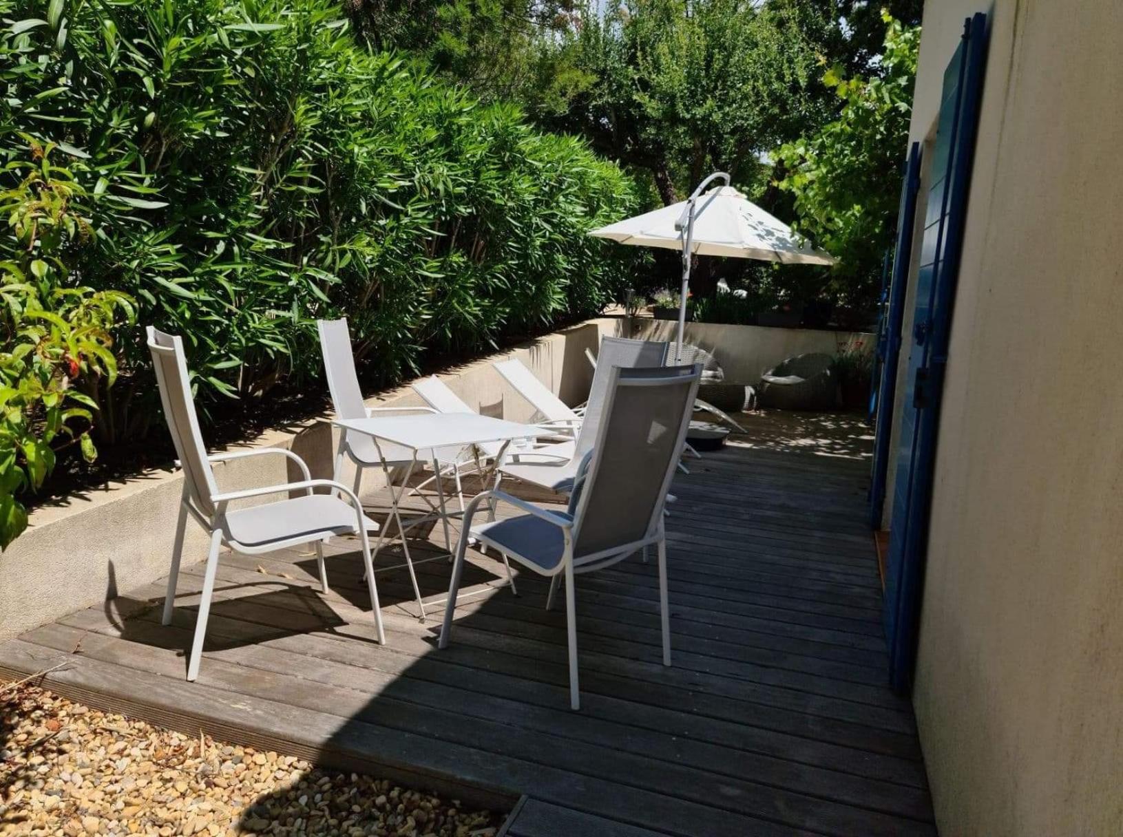 Bormes les Mimosas, Hameau de Cabasson, à 400m de la mer et du fort de Bregançon, Villa classée 3 étoiles, de 2 à 8 personnes