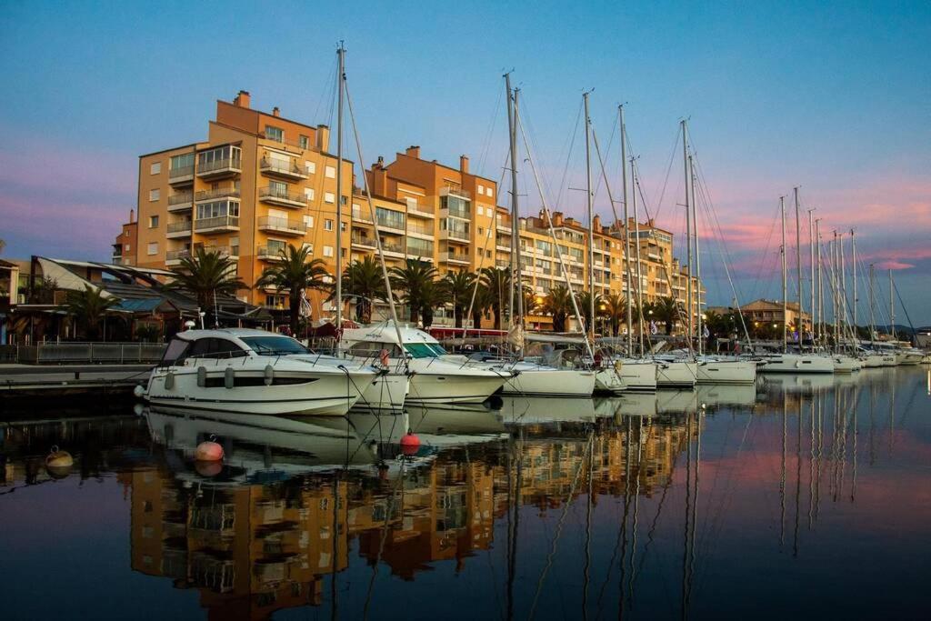 Hyeres Vacations - Studio climatise avec wifi au calme sur le port. - Property Image 14