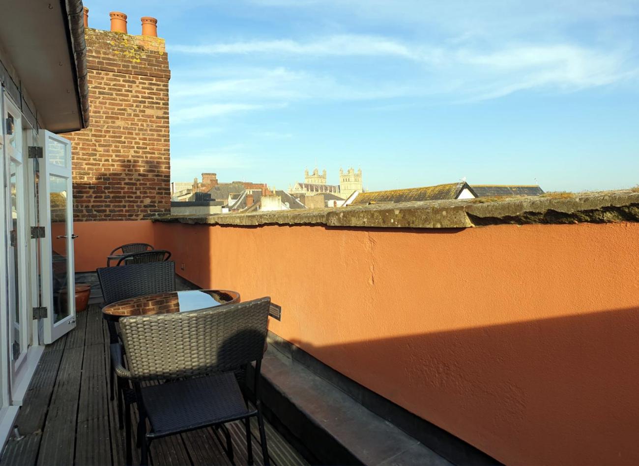 Stunning Central Exeter Apartment with balcony and fantastic view view 3