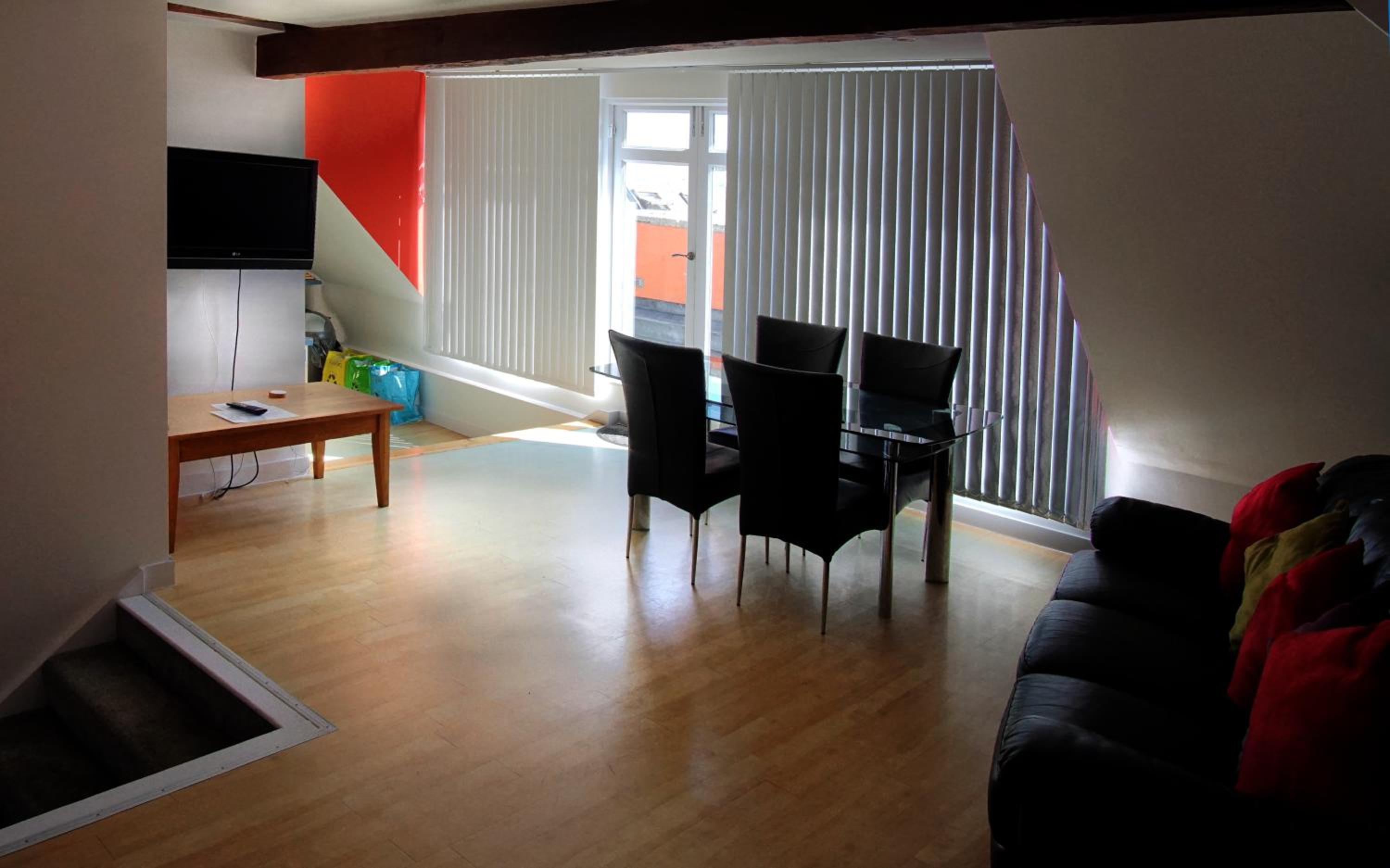 Stunning Central Exeter Apartment with balcony and fantastic view