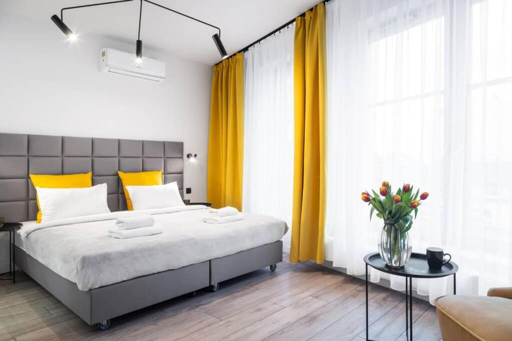 HOUSEHOST Apartment: Miodowa 42/8b street view 2