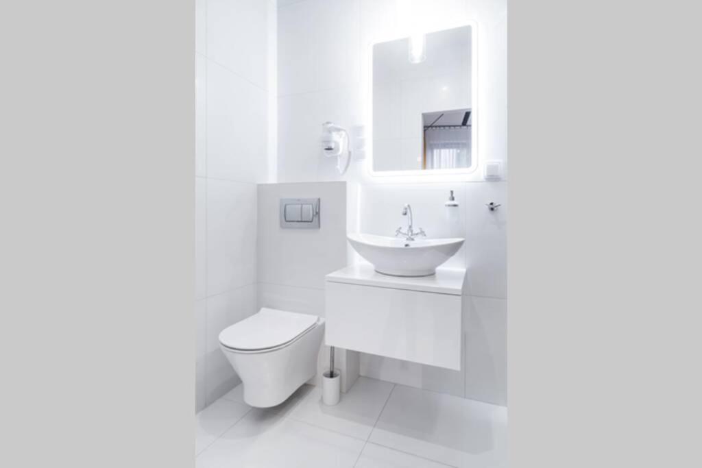 HOUSEHOST Apartment: Miodowa 42/8b street