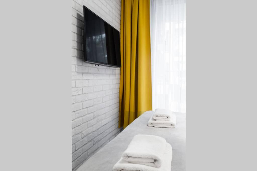 HOUSEHOST Apartment: Miodowa 42/8a Street