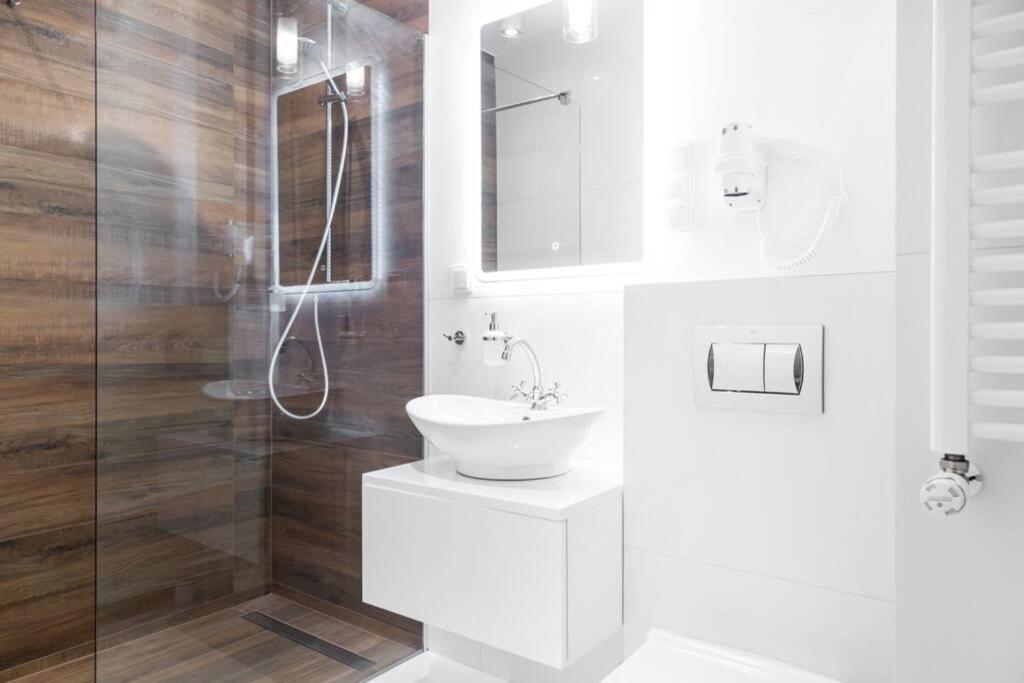 HOUSEHOST Apartment: Miodowa 42/8a Street