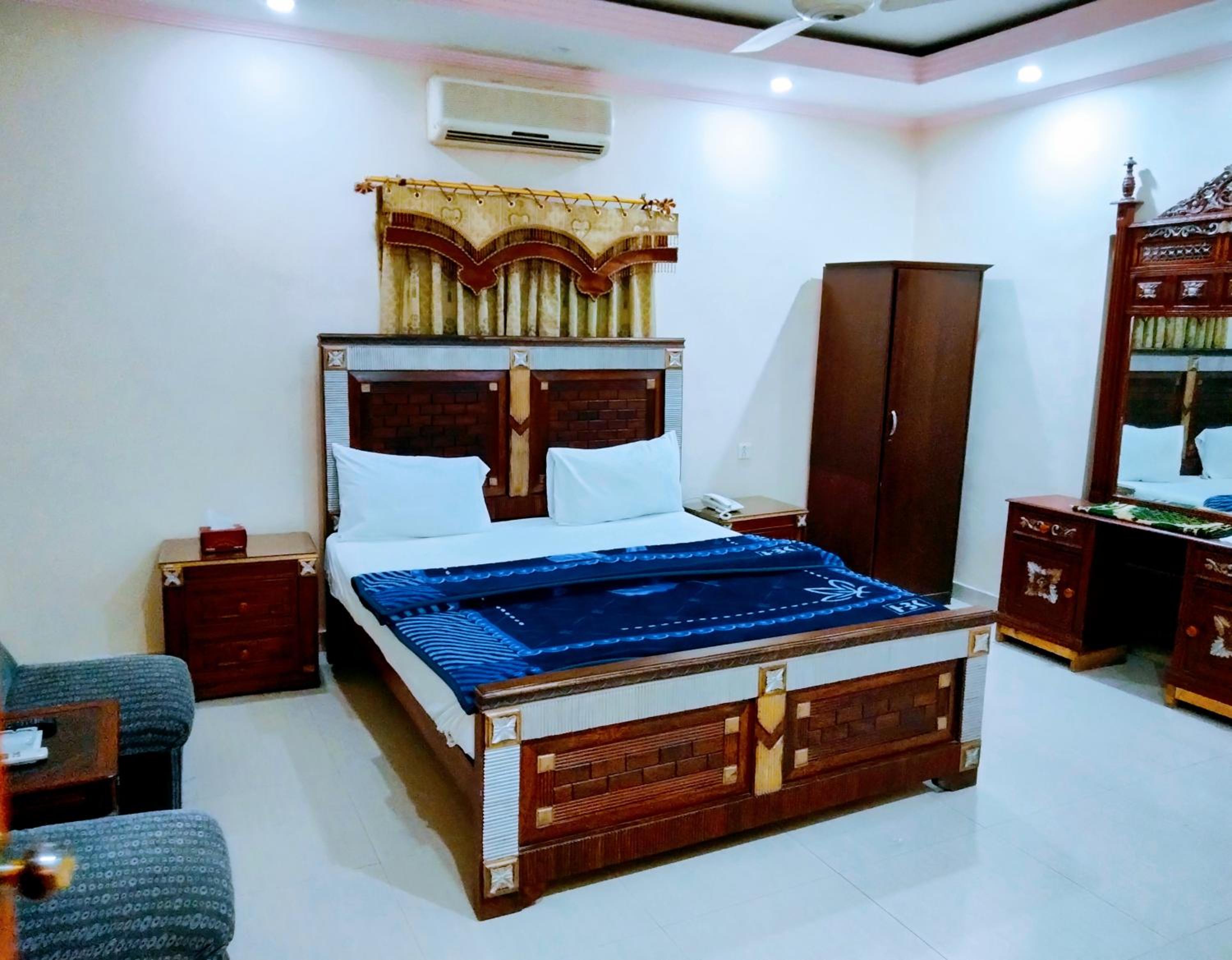 New Royal Residency PECHS