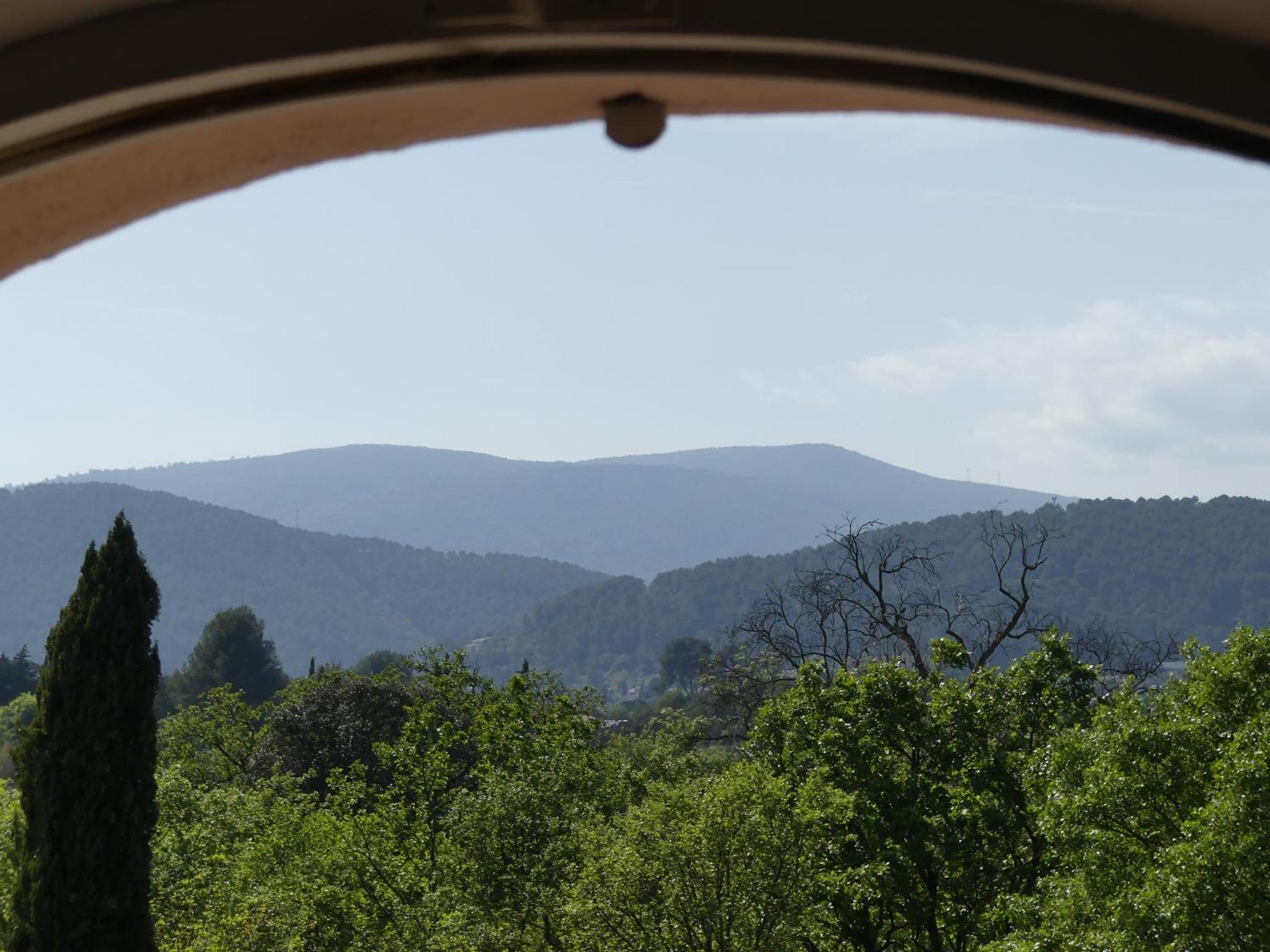 Le charme d'une vieille bastide provençale view 3