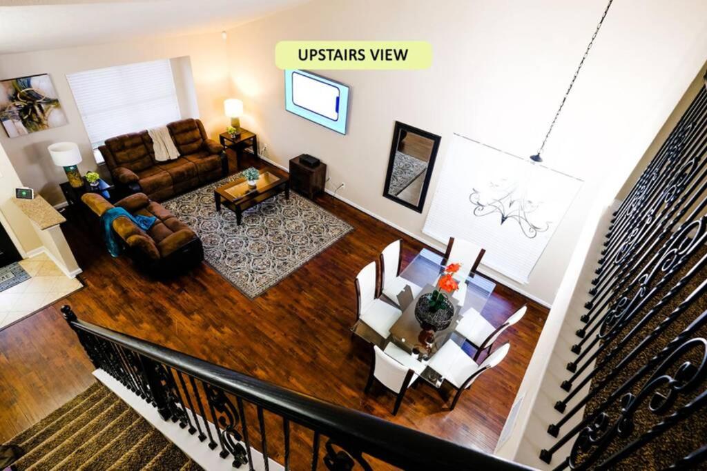 Downtown 18 Miles 8 Beds - Cowden view 2
