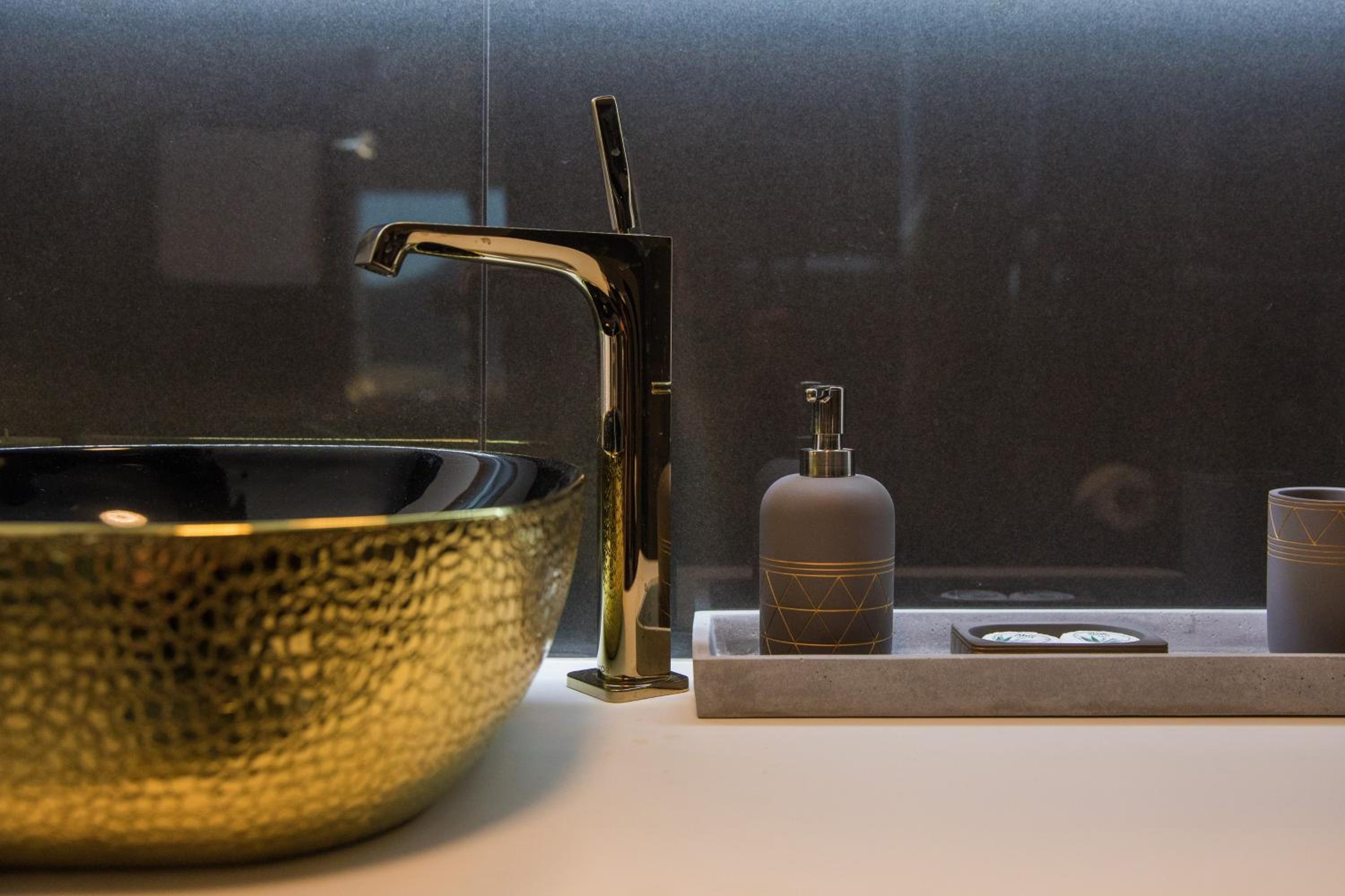 Luxury Apartment Edi
