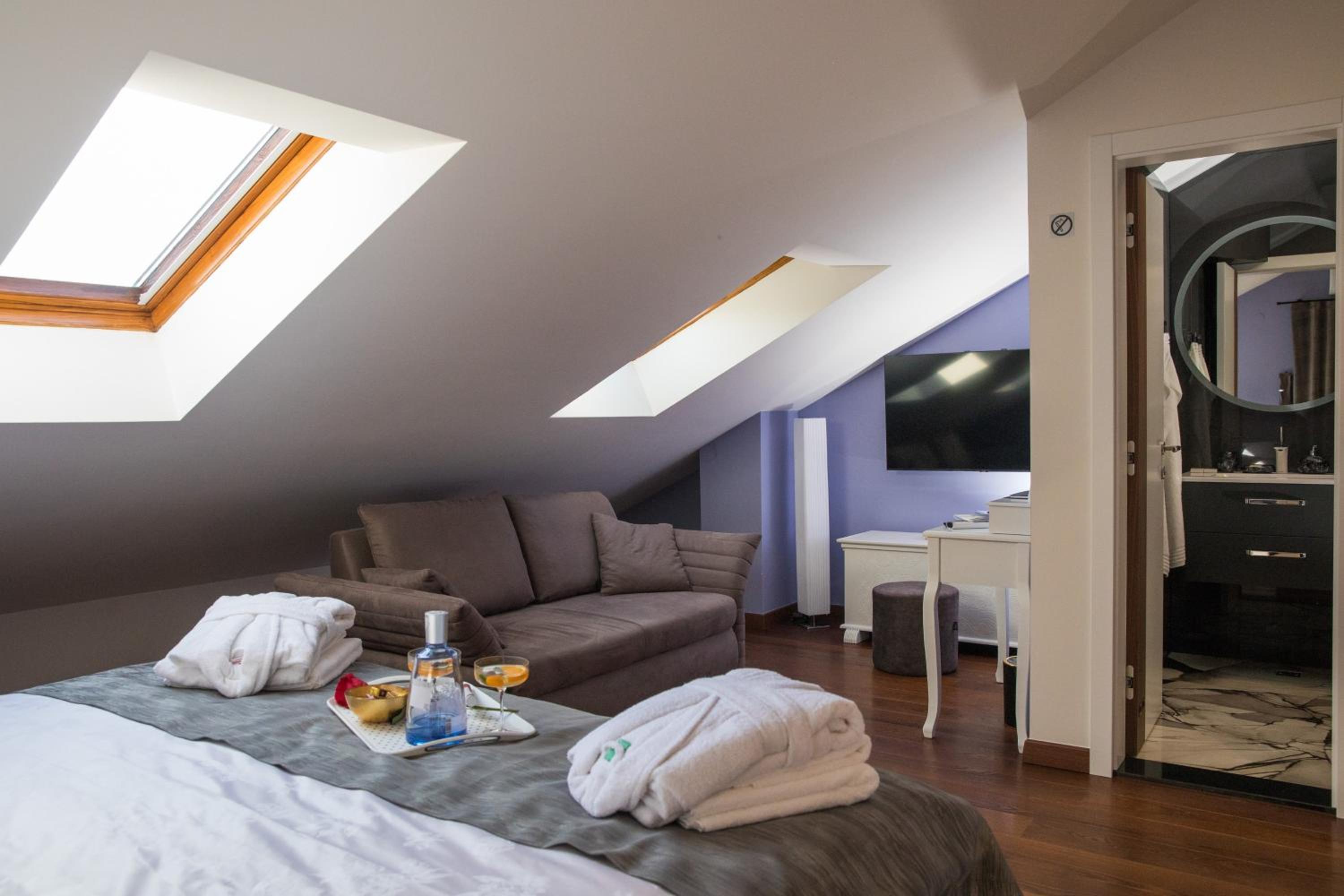 Luxury Apartment Edi