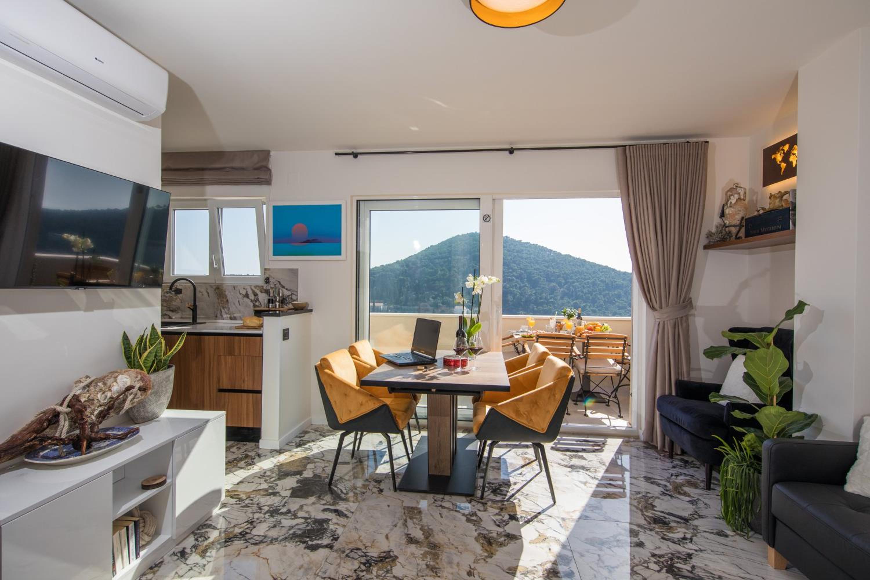 Luxury Apartment Edi