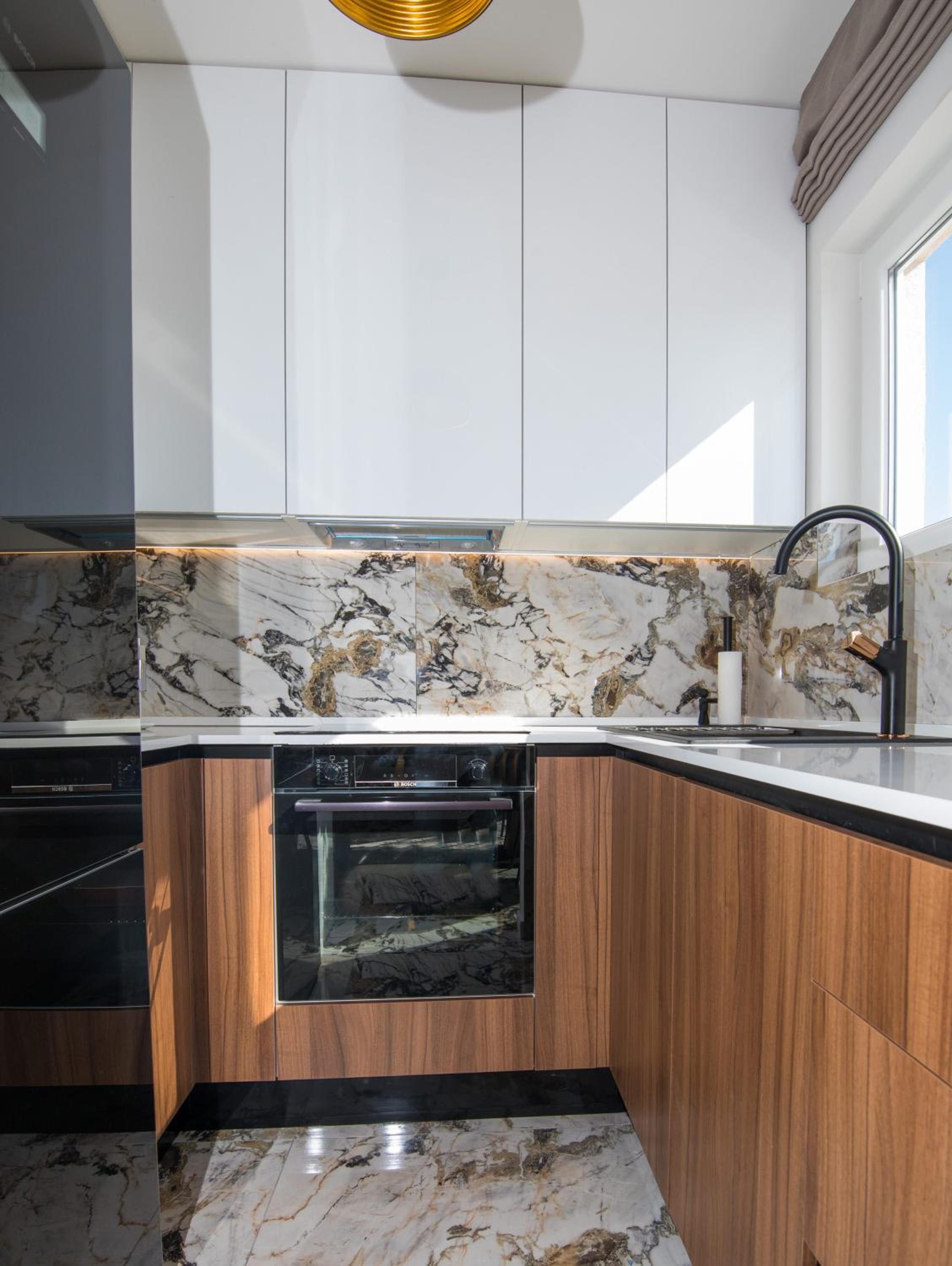 Luxury Apartment Edi