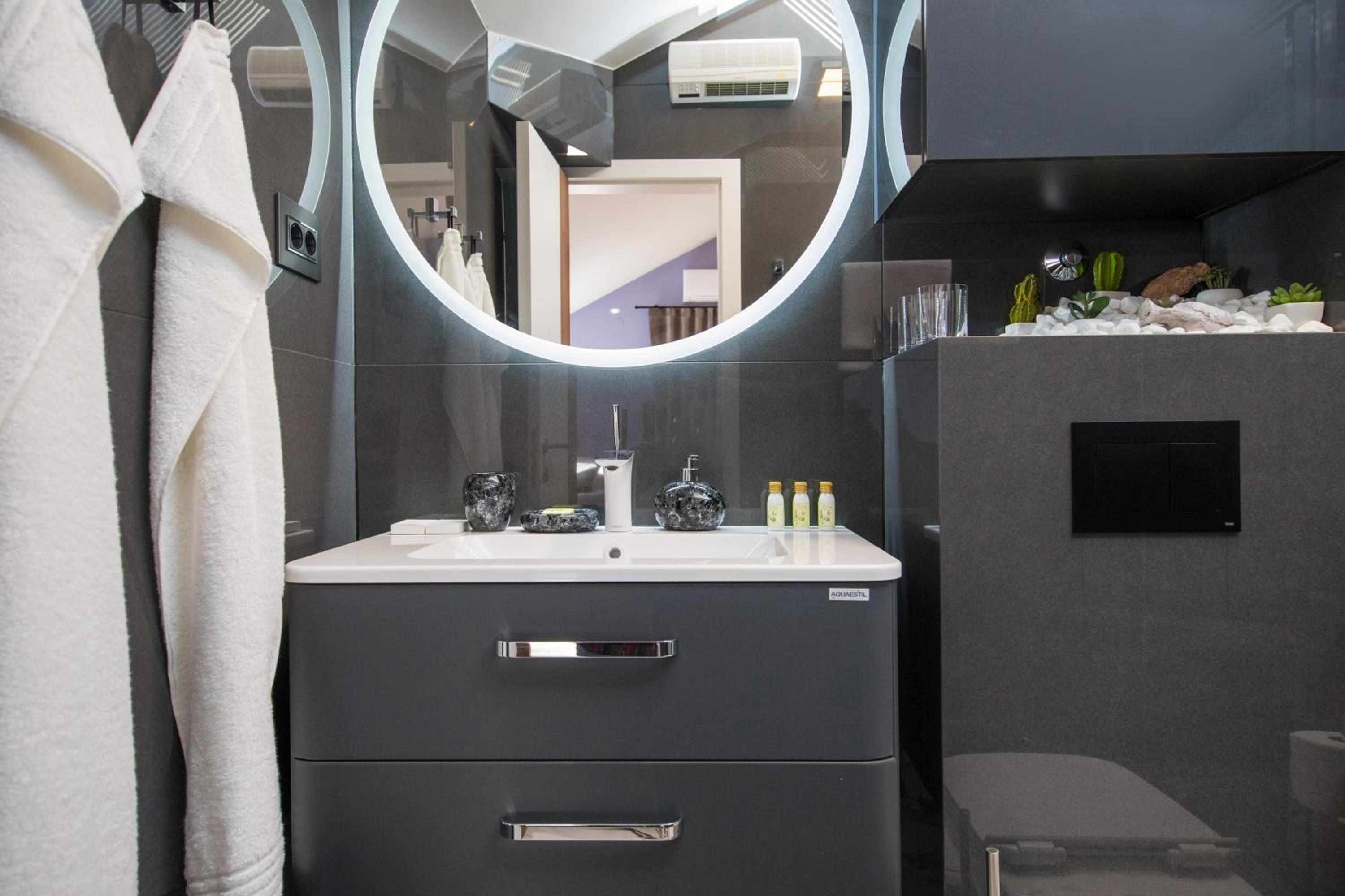 Luxury Apartment Edi
