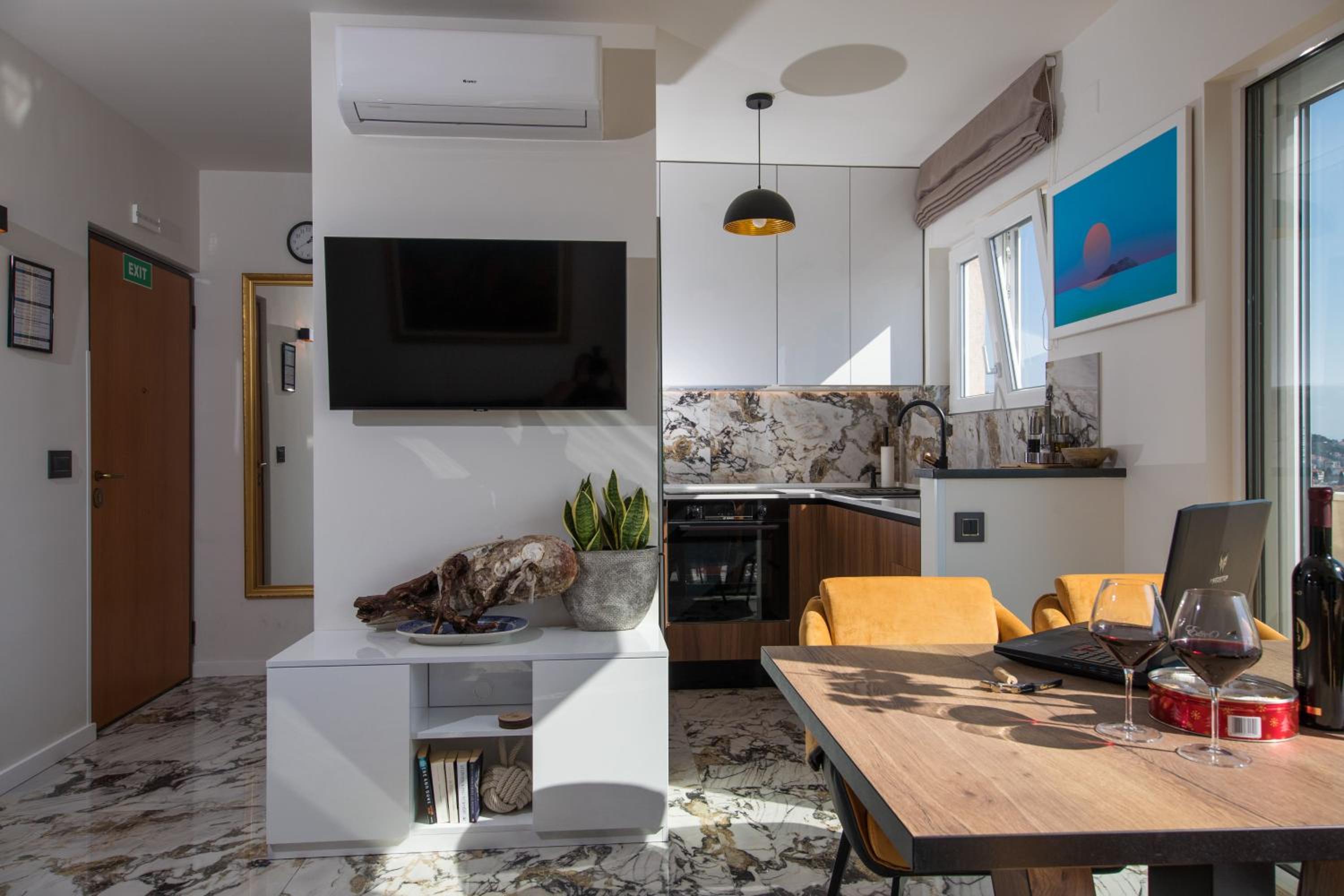 Luxury Apartment Edi