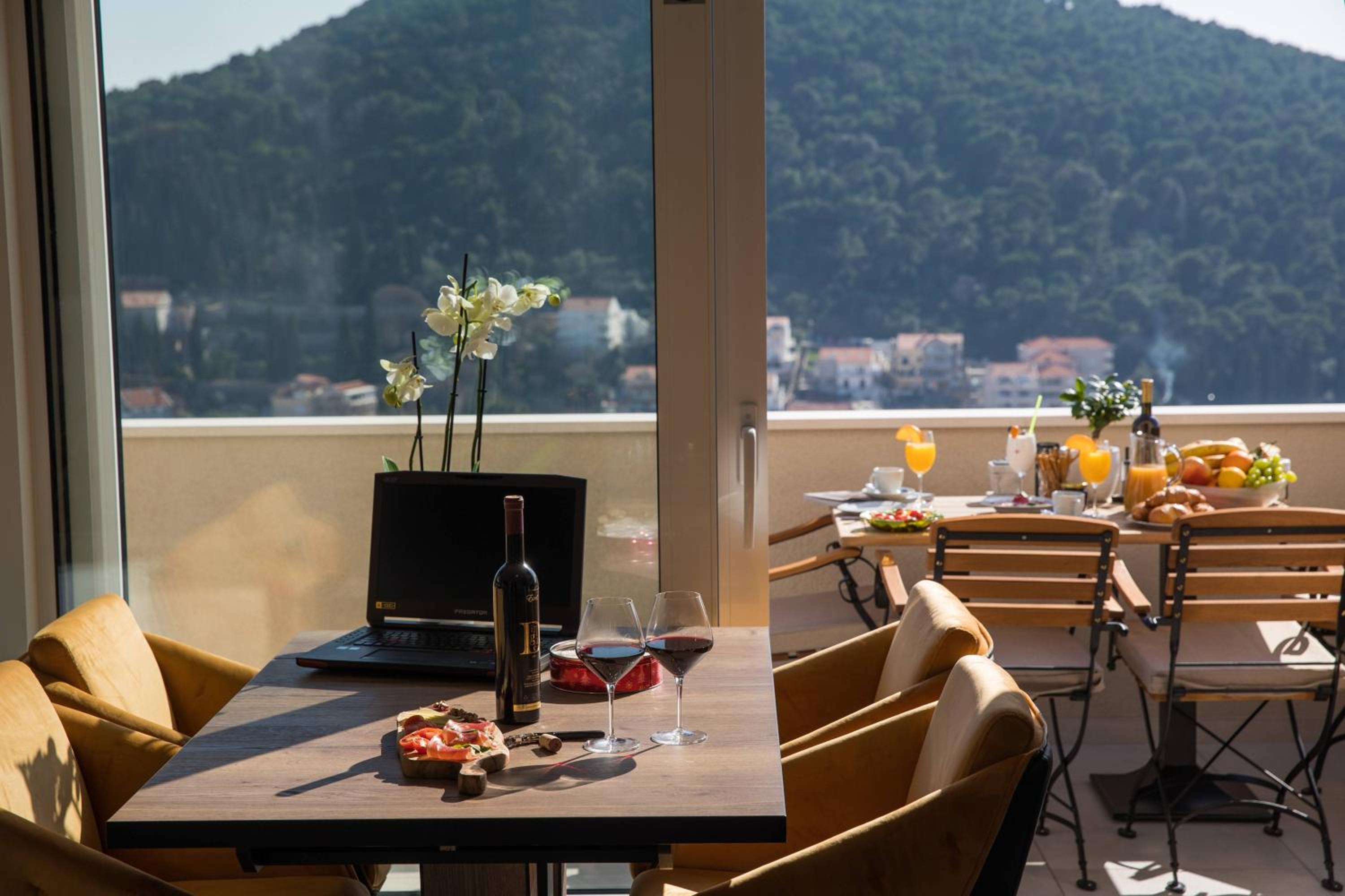 Luxury Apartment Edi