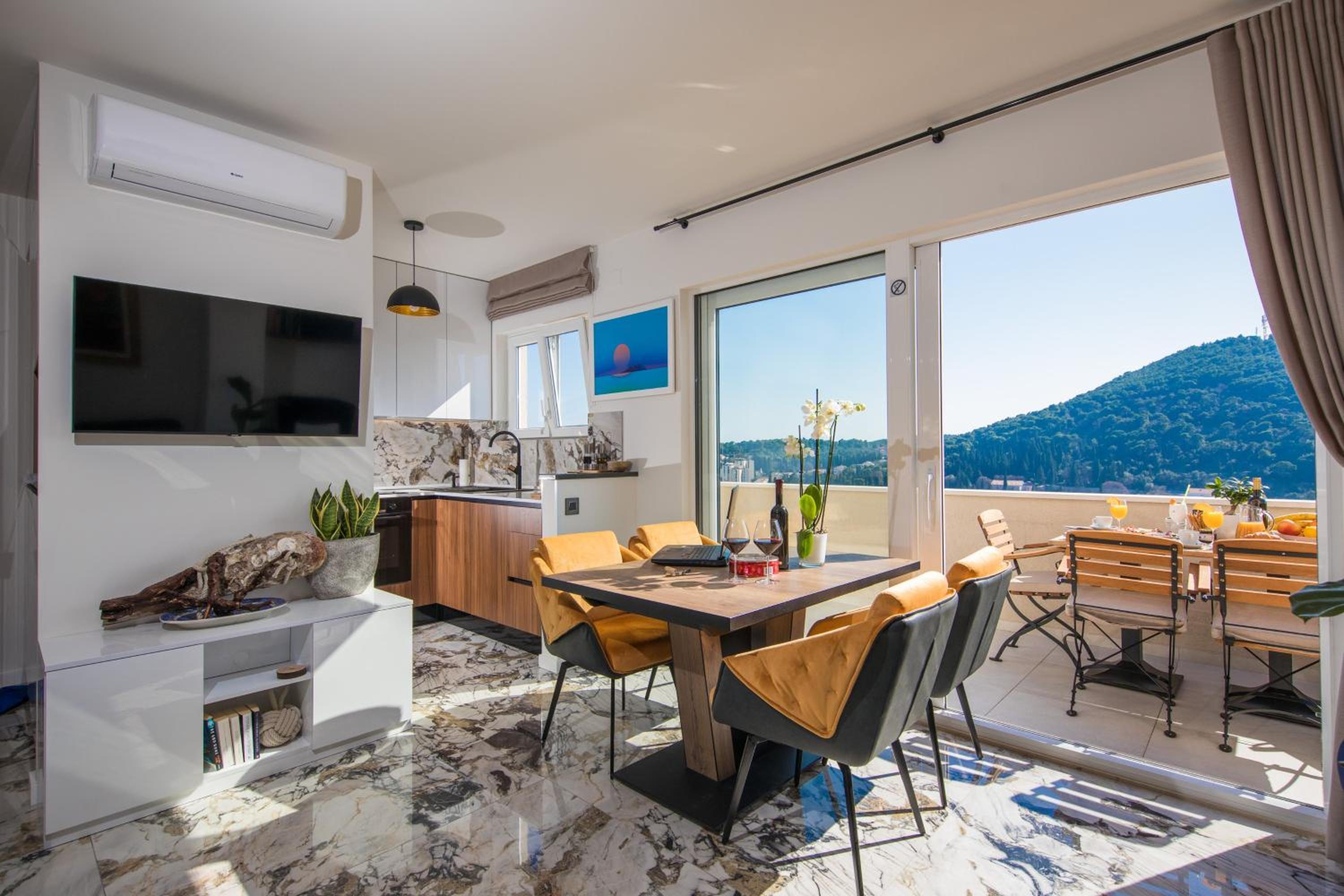 Luxury Apartment Edi