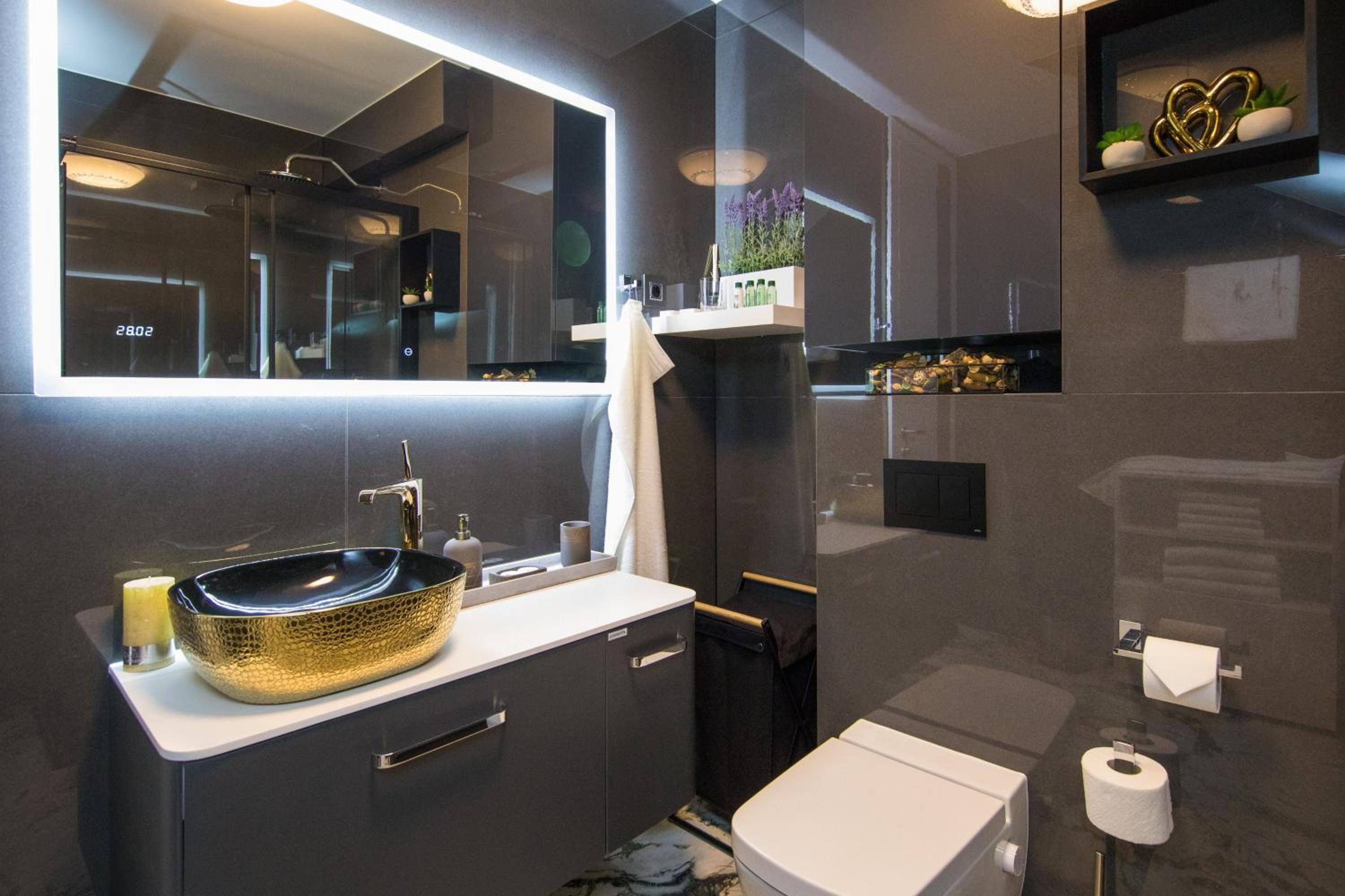 Luxury Apartment Edi