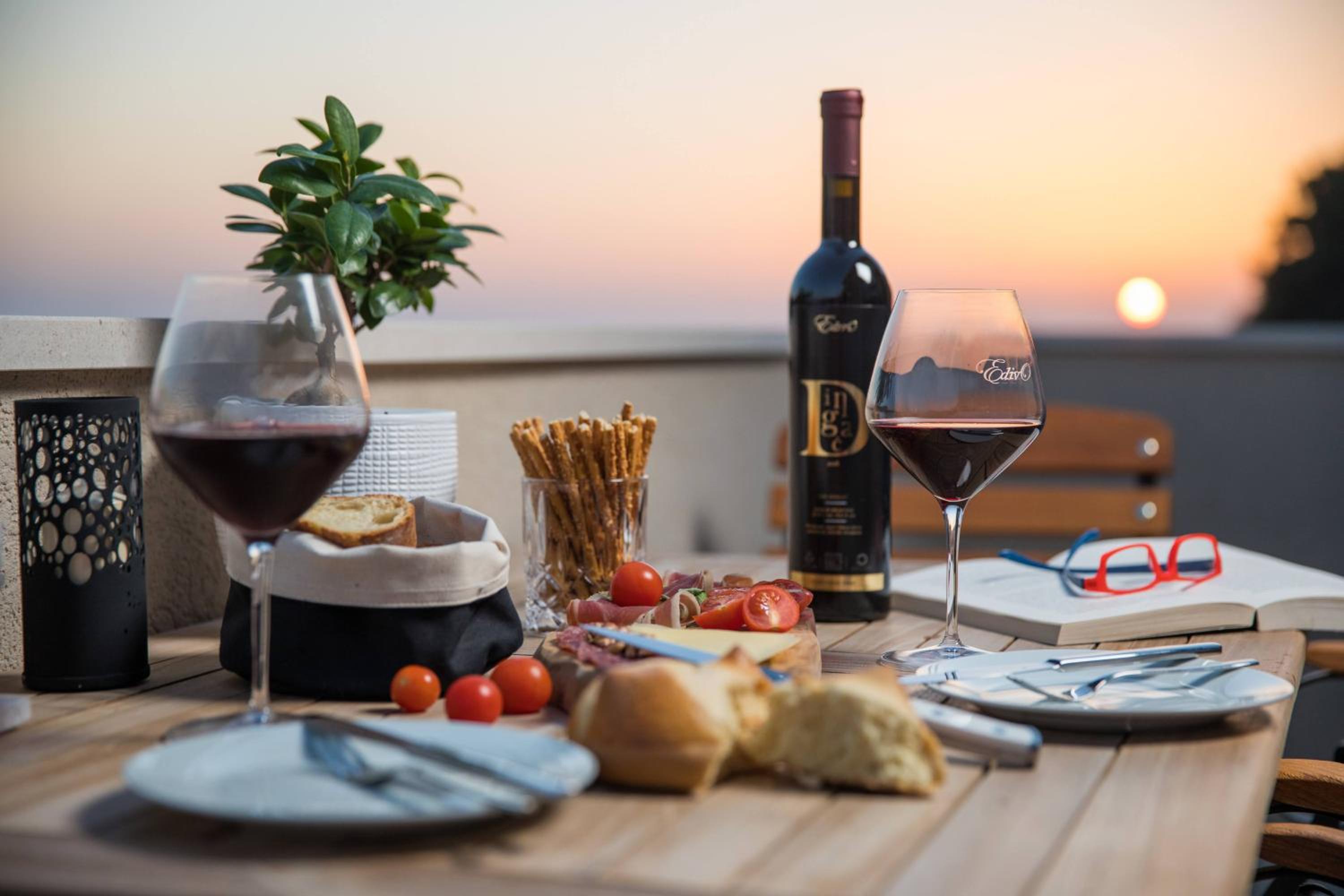 Luxury Apartment Edi