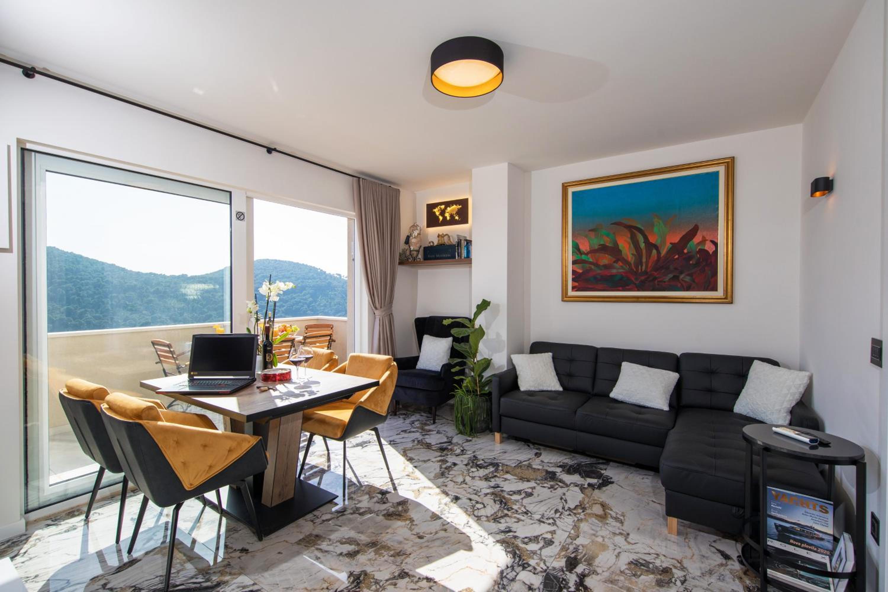 Luxury Apartment Edi