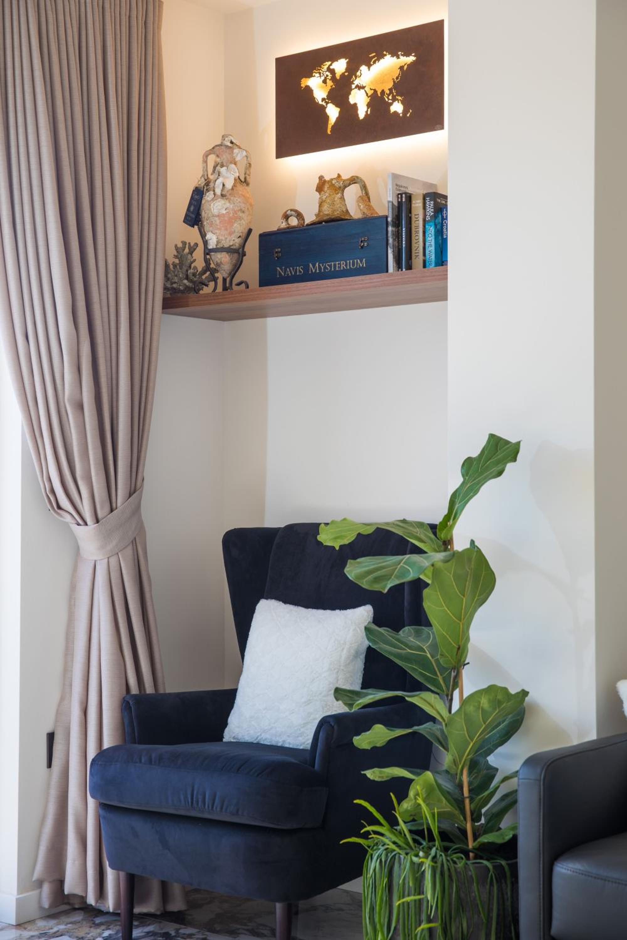 Luxury Apartment Edi