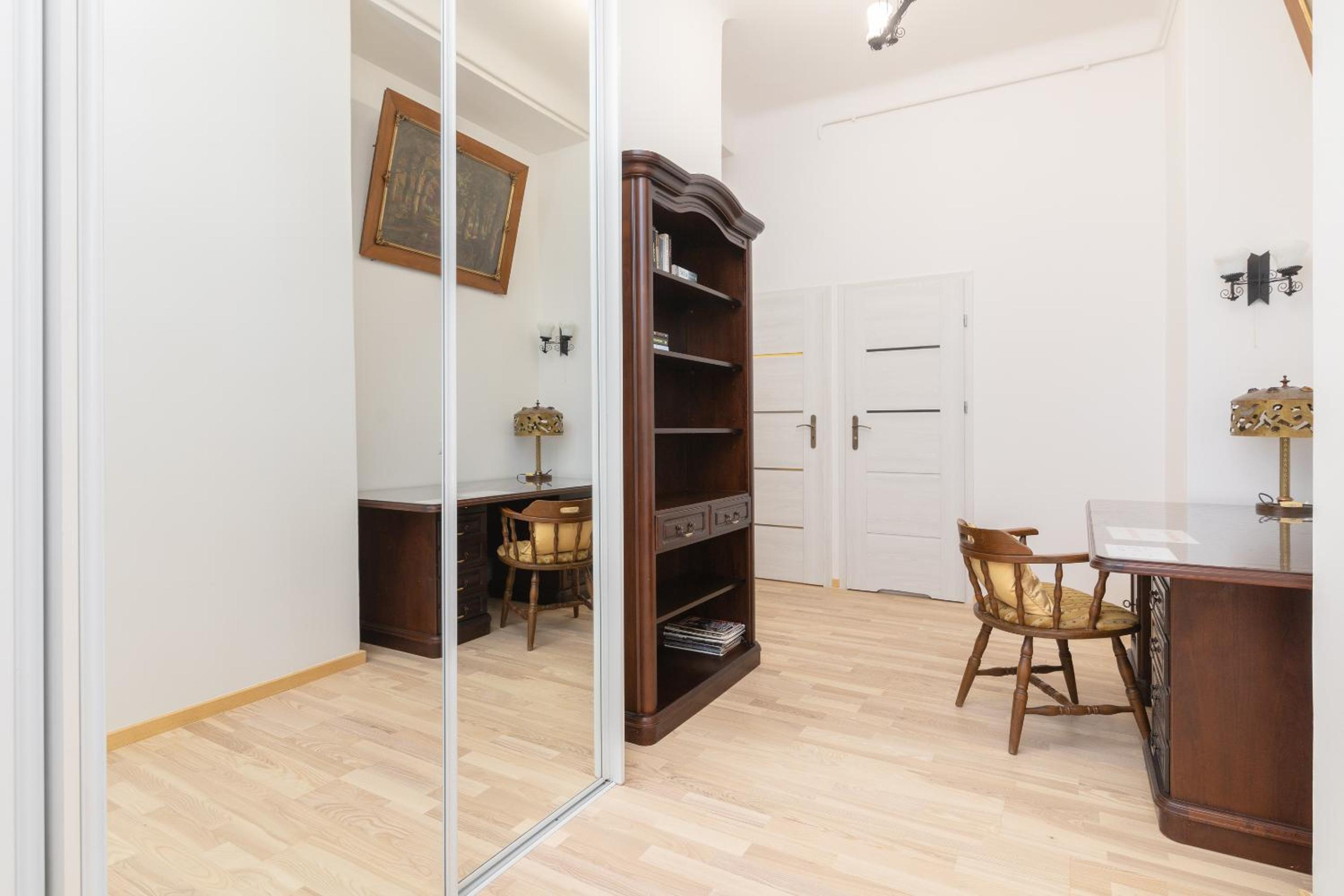 Metro Politechnika Vintage Apartment