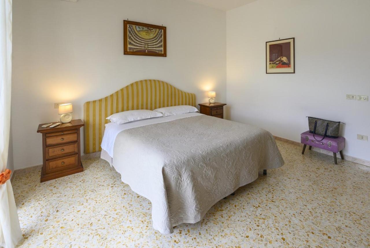 Violinist's house photo 3