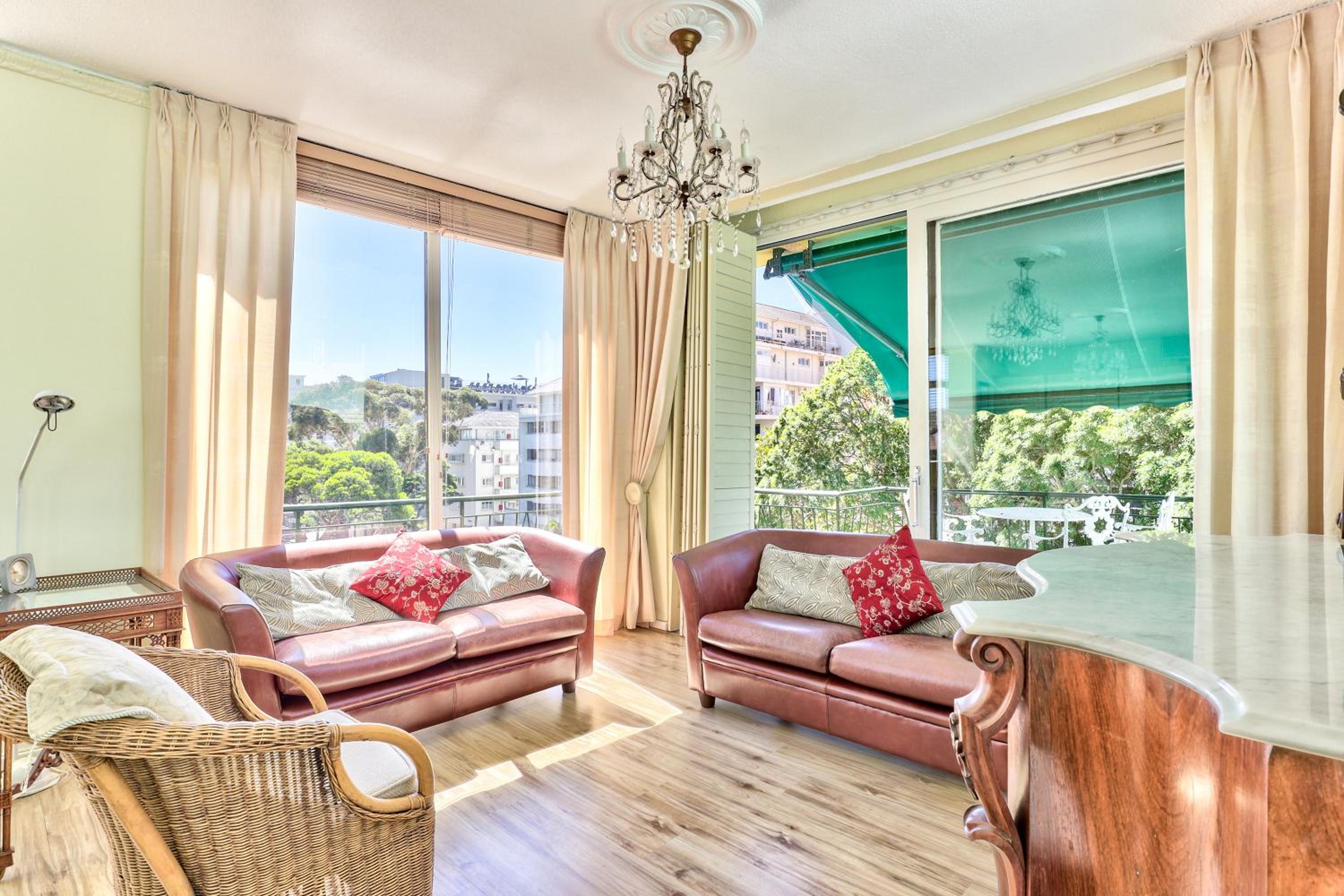 Oceantide Penthouse in London rd, Sea Point, Cape Town, photo 2 of 13