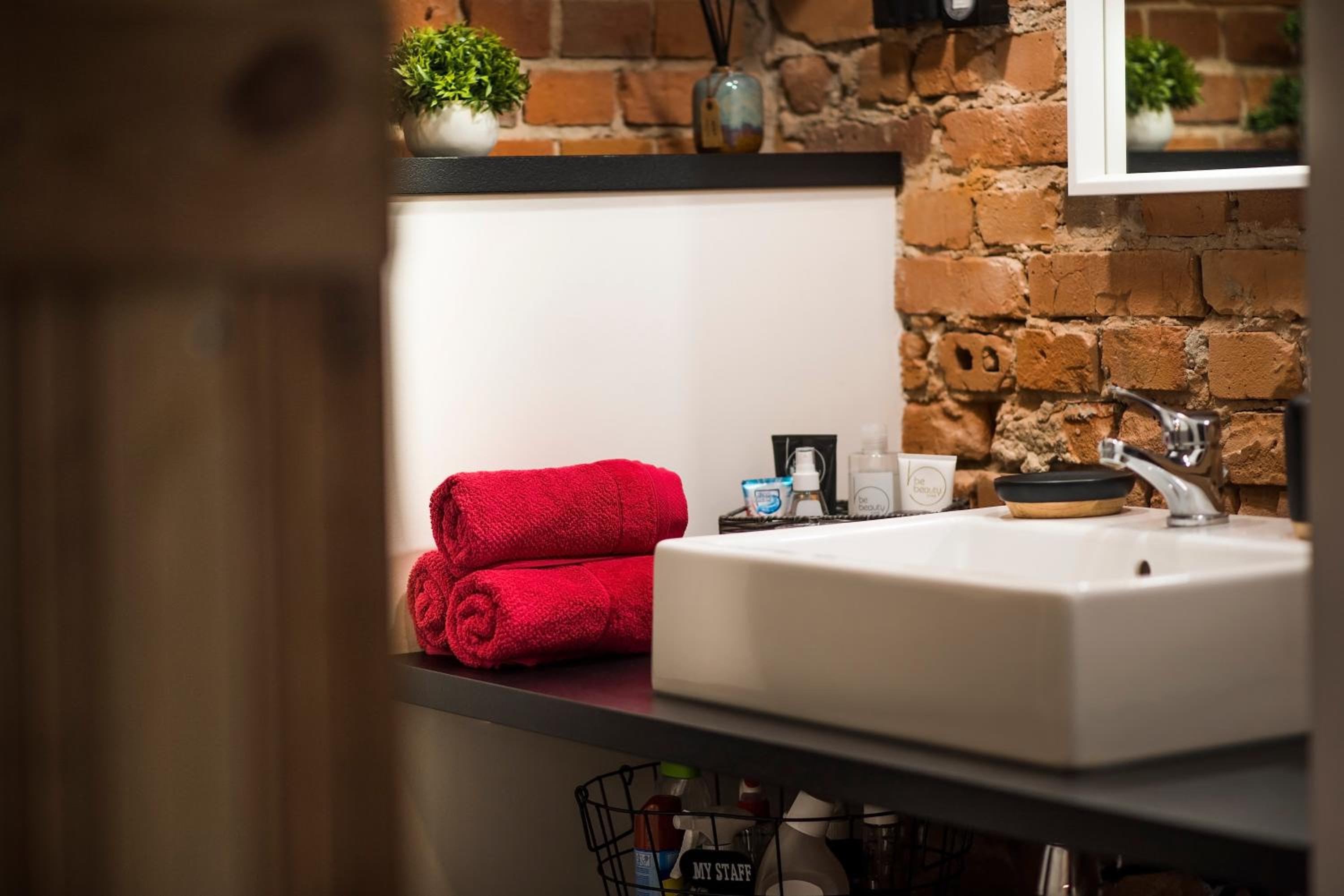LOFT apartment 200m to Old Town wi-fi/netflix view 3