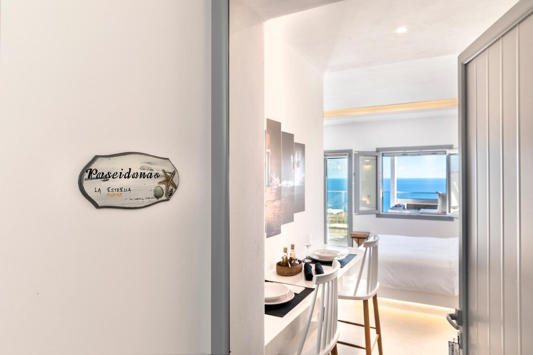 La Estrella 4 Suites with Sea View & 4 Prive Hot Tub view 3