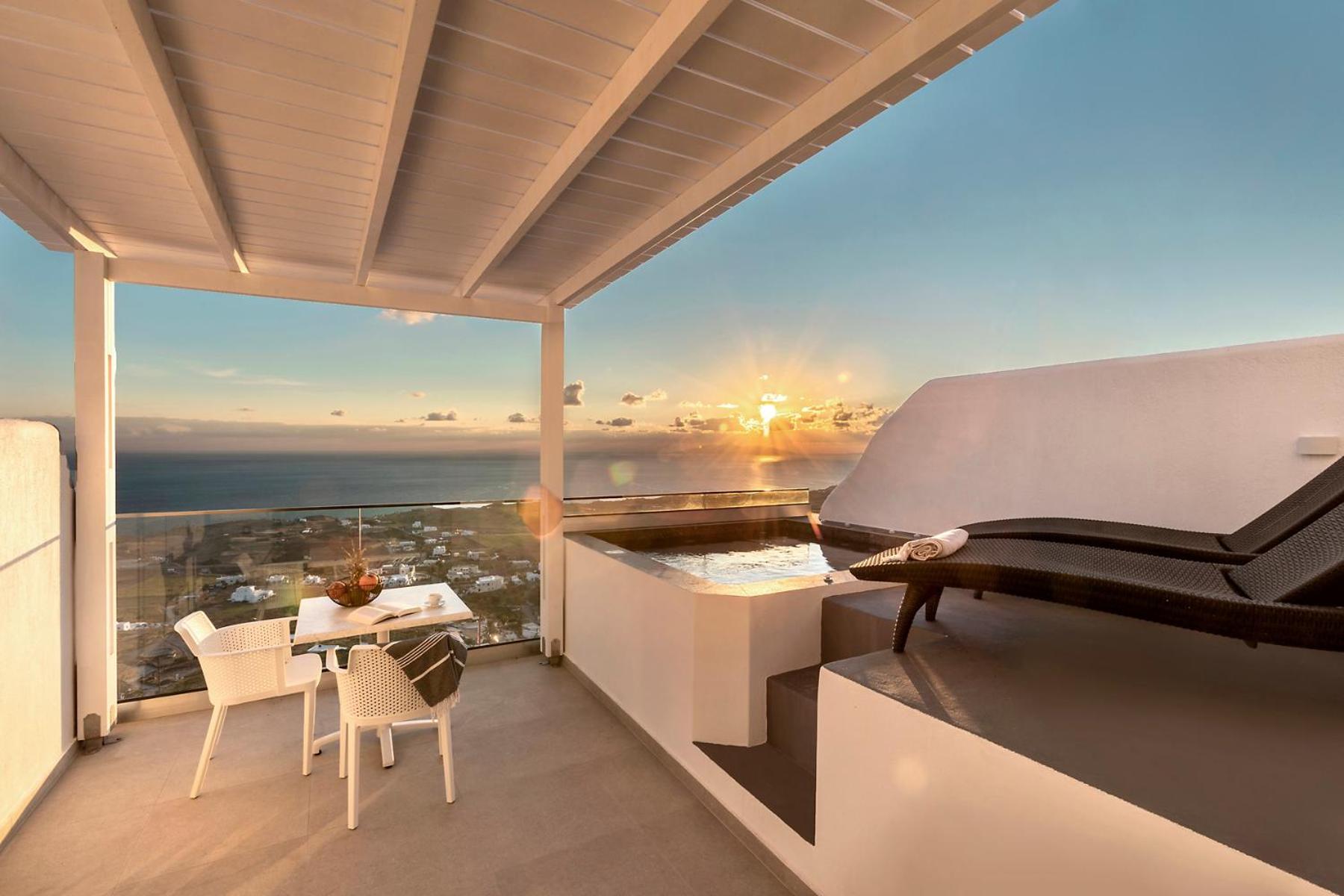 La Estrella 4 Suites with Sea View & 4 Prive Hot Tub