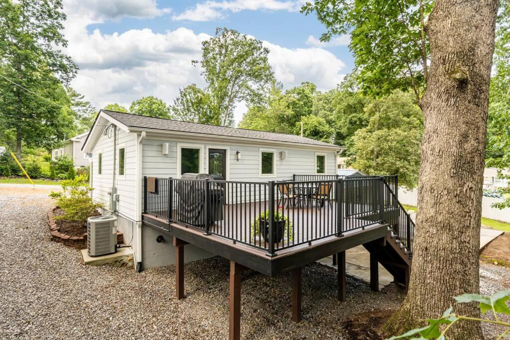 Luxury Cottage just 5 miles to downtown Asheville view 3