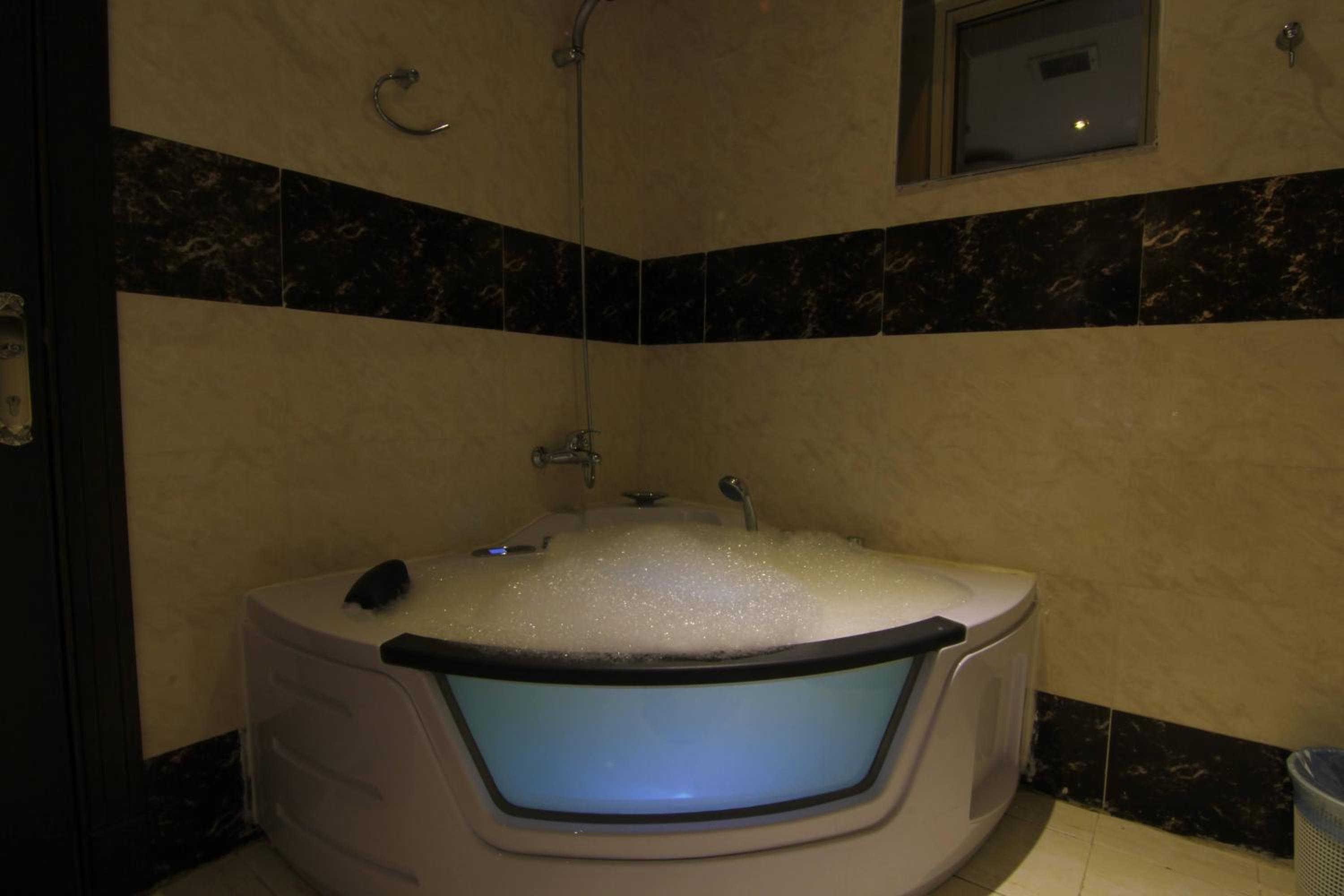 Jacuzzi