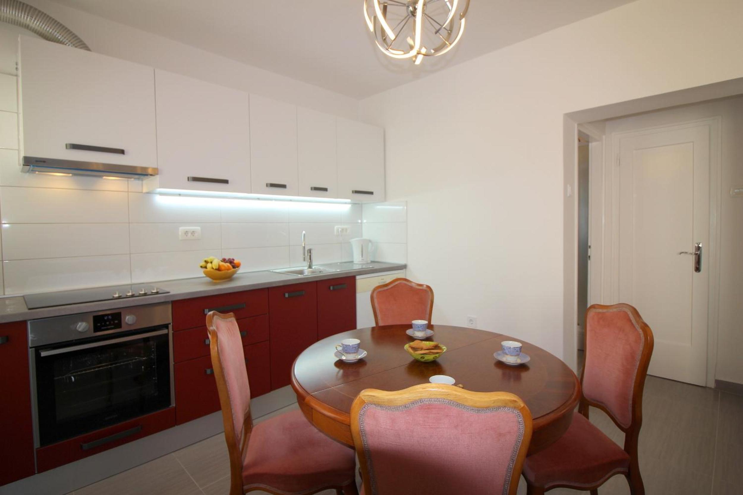 Apartment Agata in city center view 4