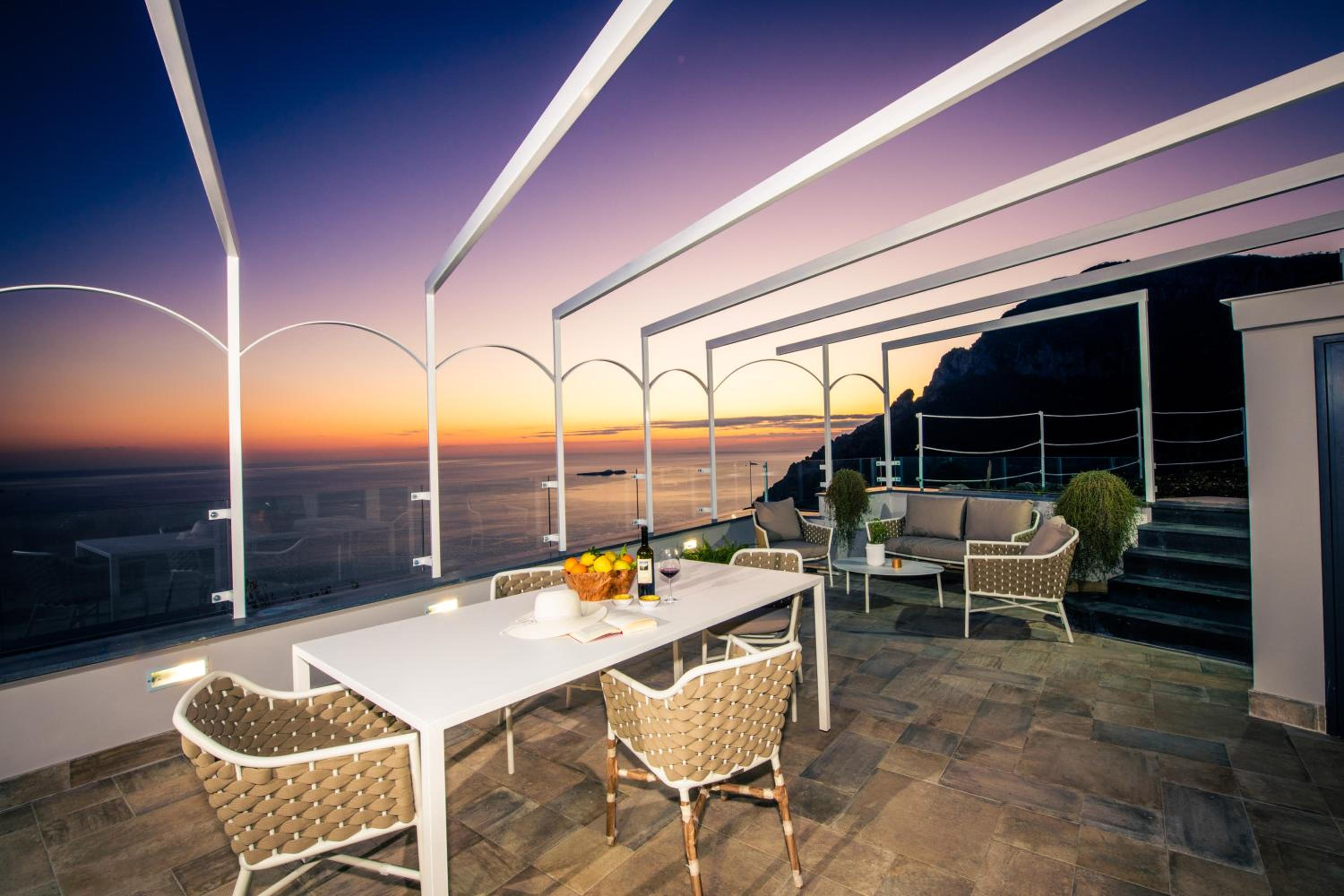 VILLA LA TAGLIATA spectacular jacuzzi tub amazing view and private parking garage view 2