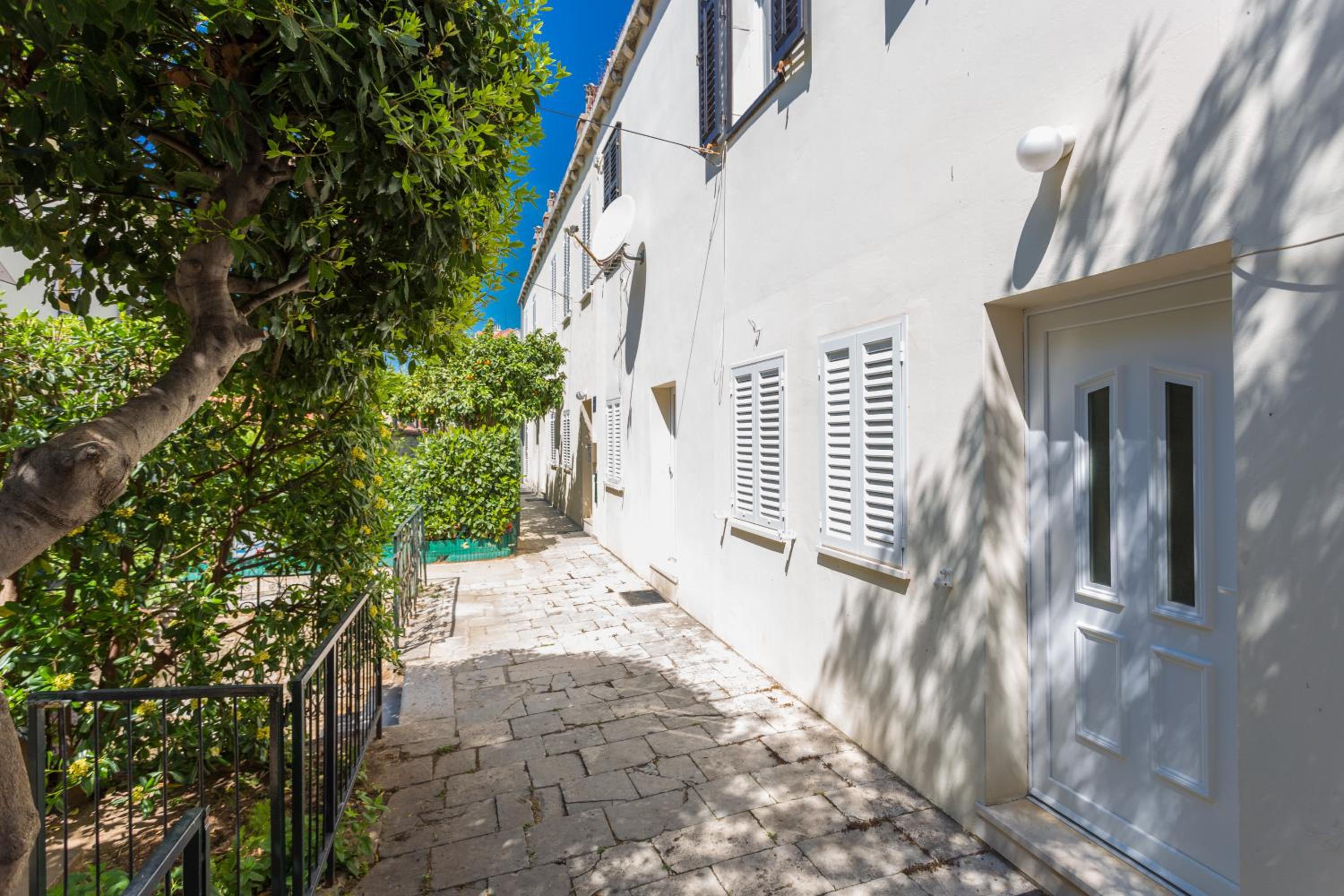 Sunny Apartments Maja