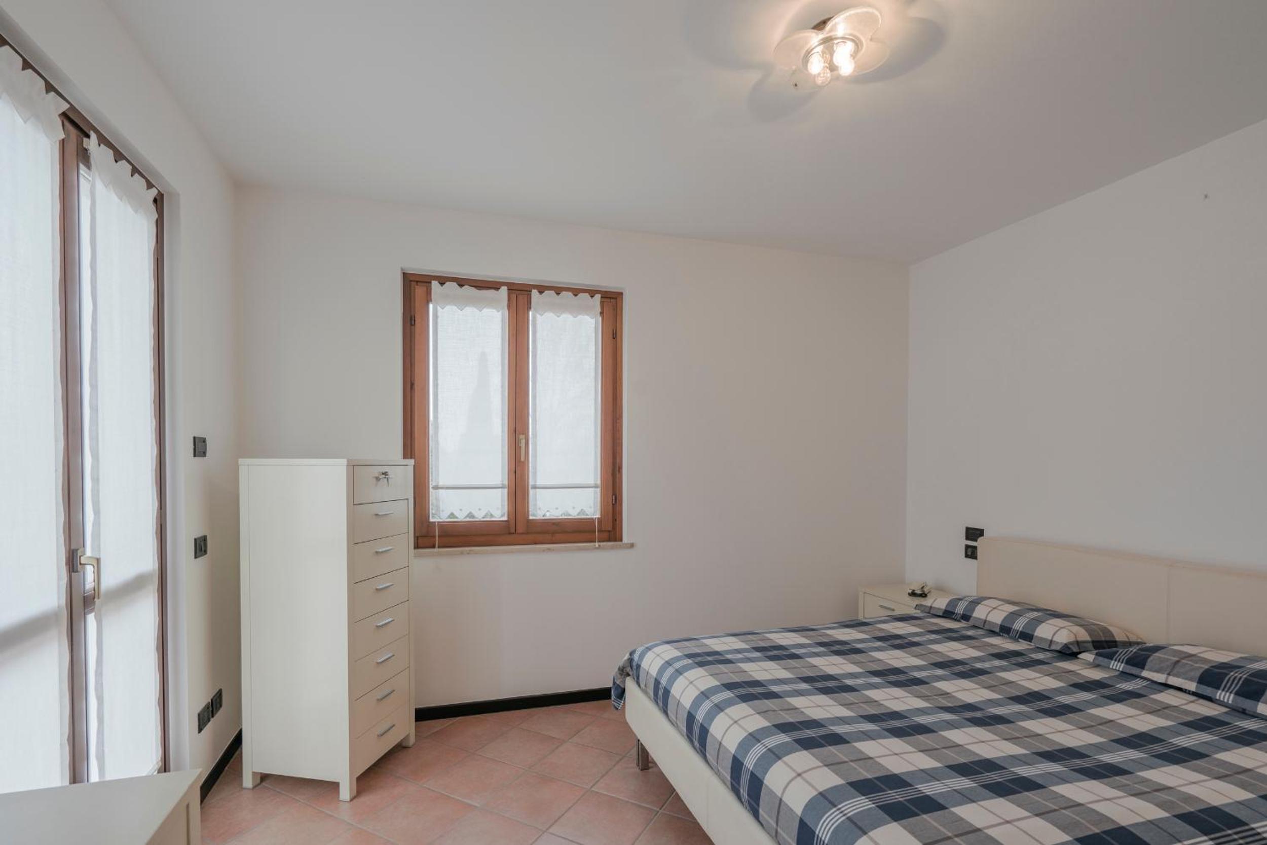 Casa Mary Tre - attico con terrazza a 2 passi dal lago view 2