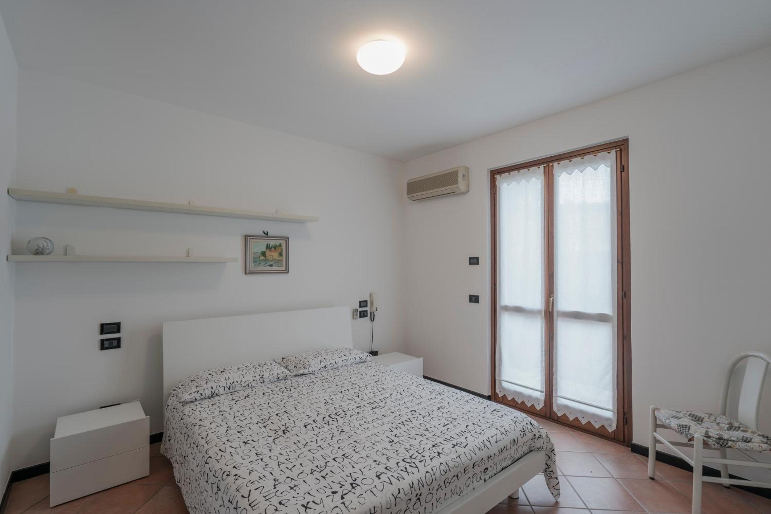 Casa Mary Tre - attico con terrazza a 2 passi dal lago view 4