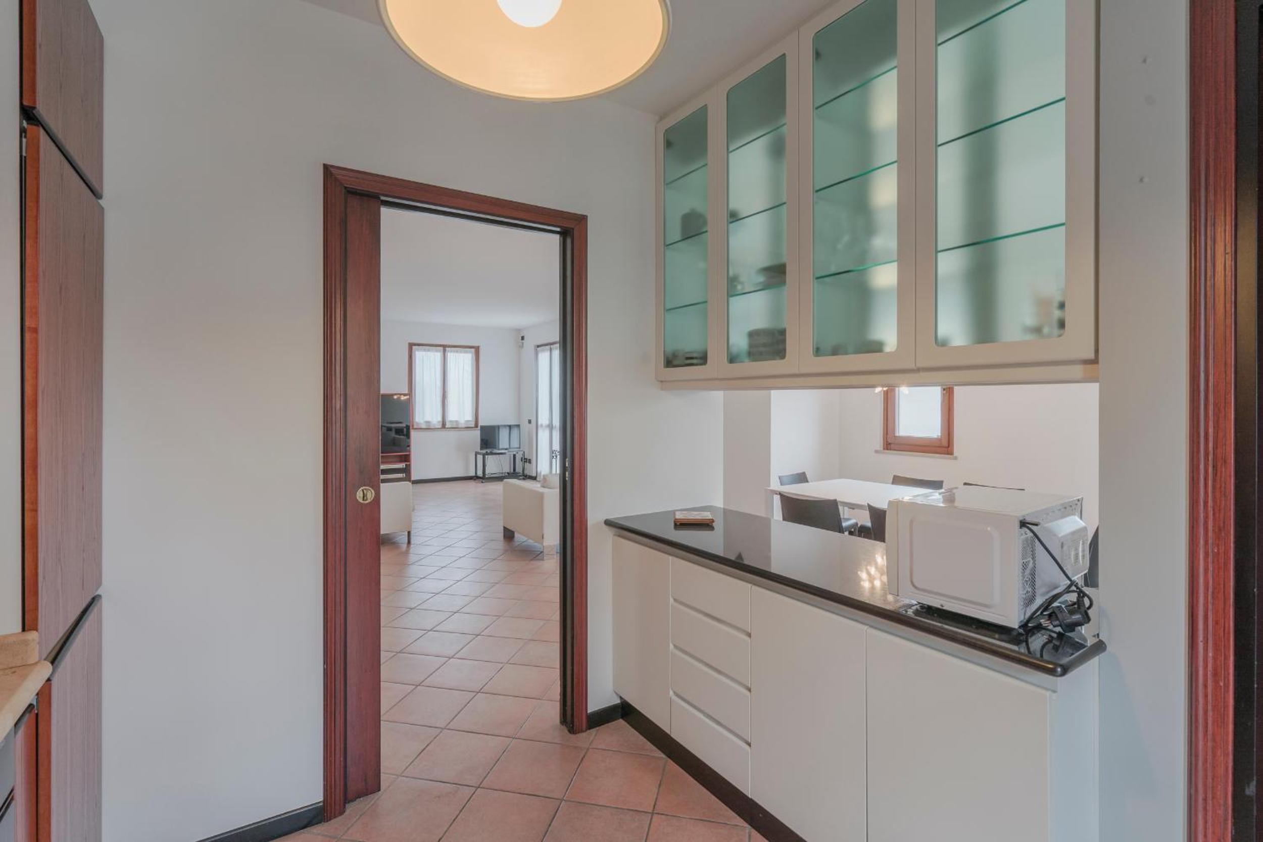 Casa Mary Tre - attico con terrazza a 2 passi dal lago view 5