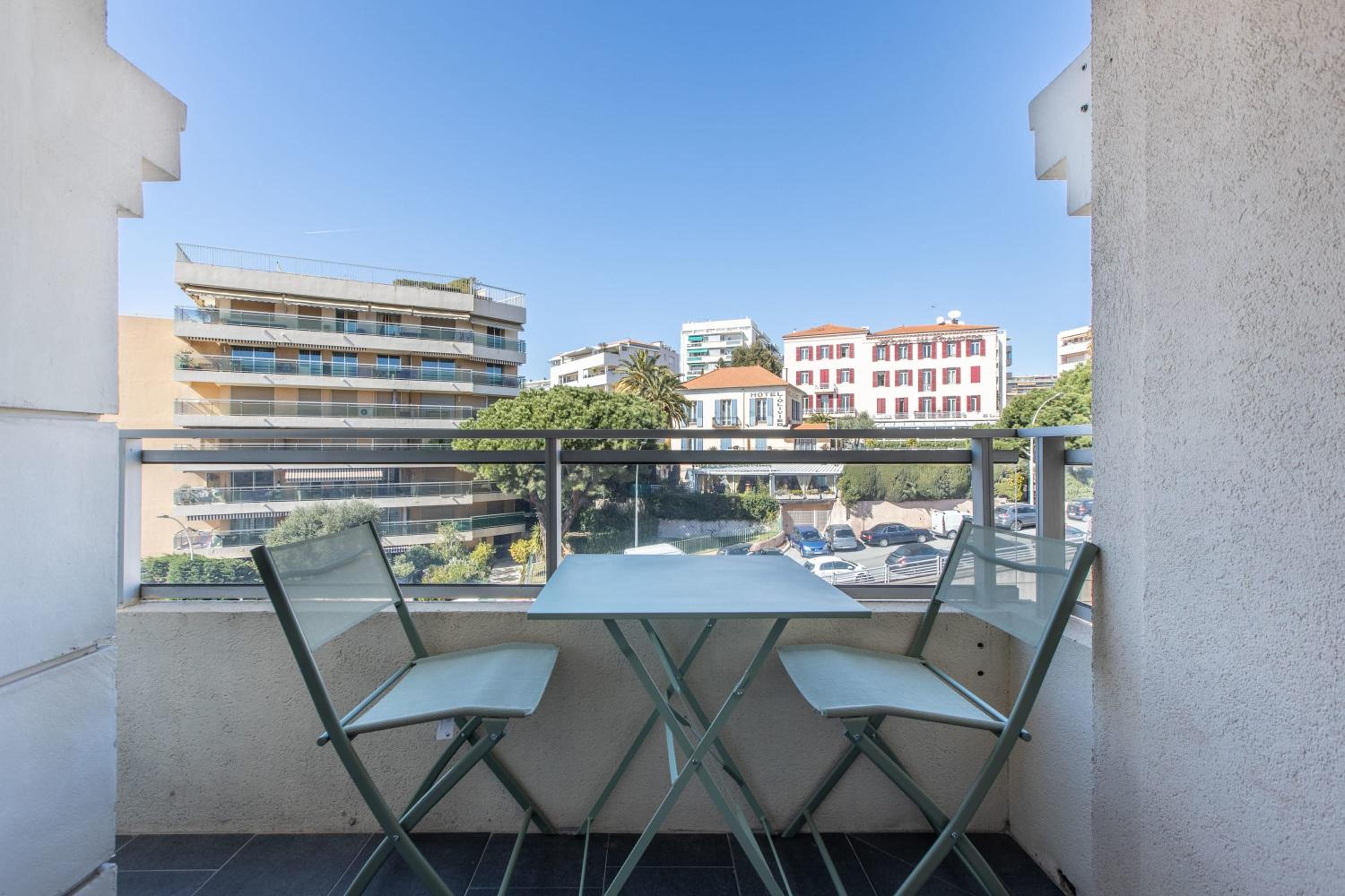 Cannes Center, Renovated Apartment with Balcony, Ideal for Holidays or Congress! photo 2