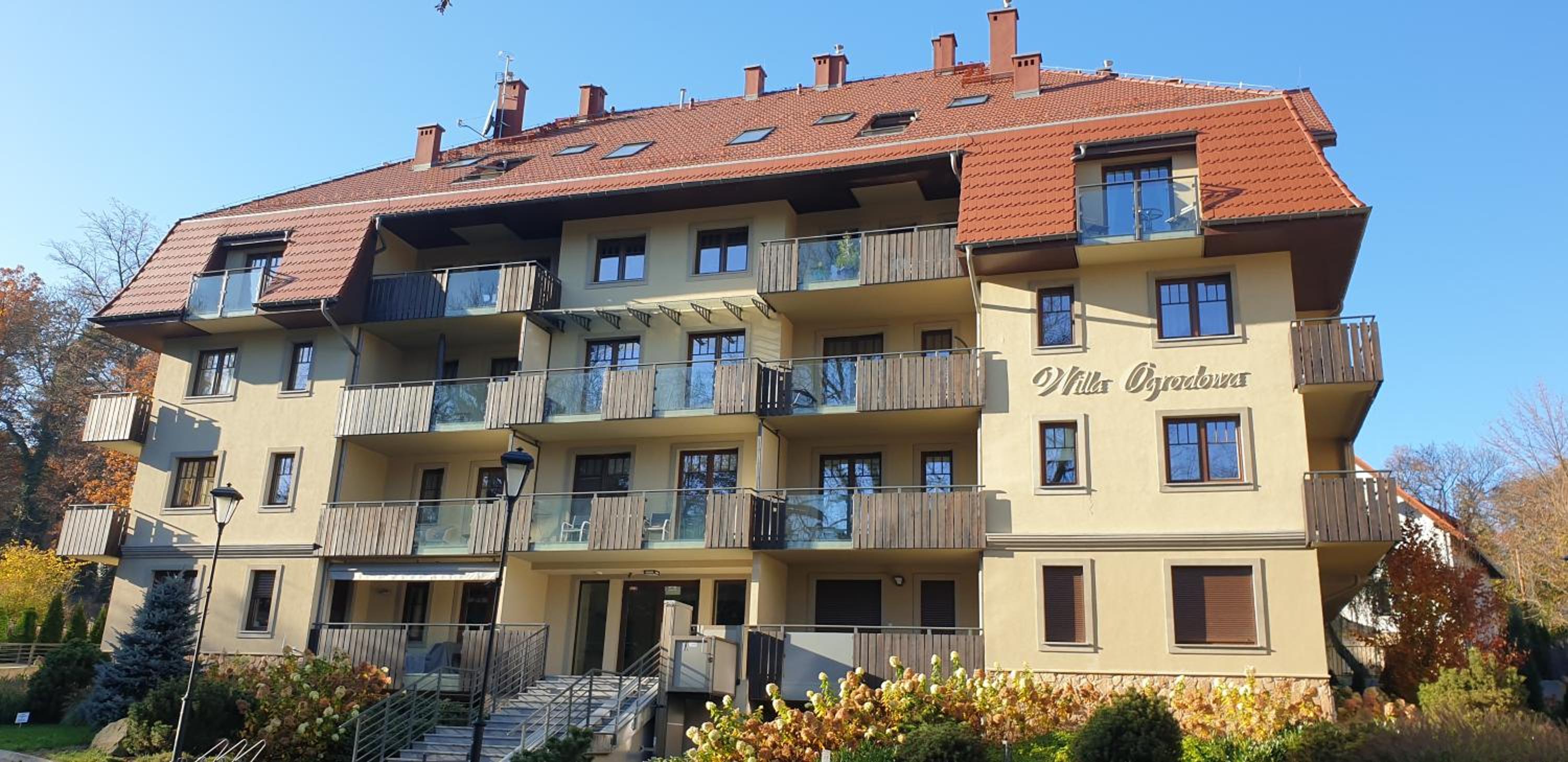 LAGUNA Apartament "W CHMURACH" Wille Parkowe z klimatyzacją