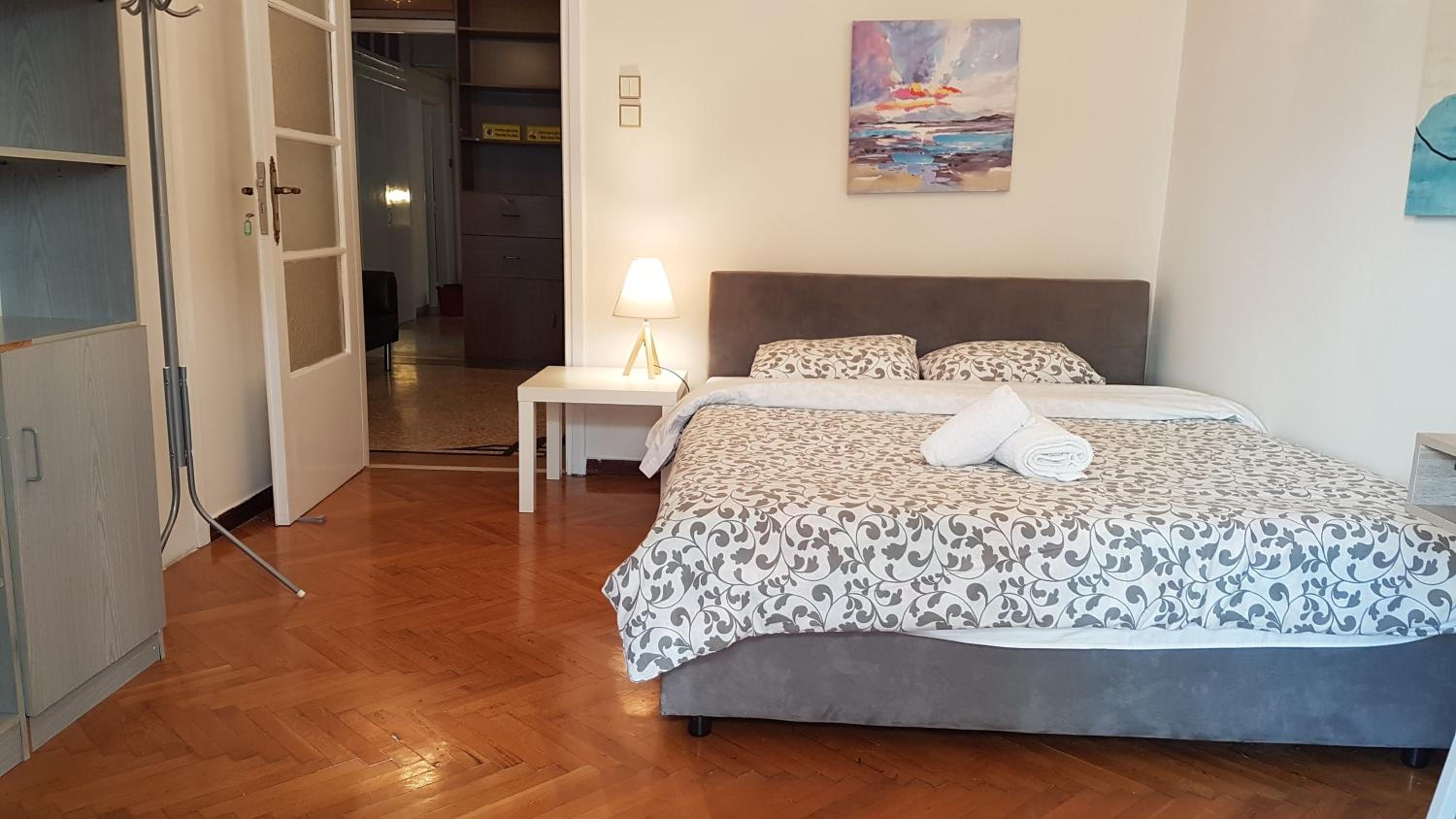Teal Apartment - Athens Center, 4 BD, 2 BATH