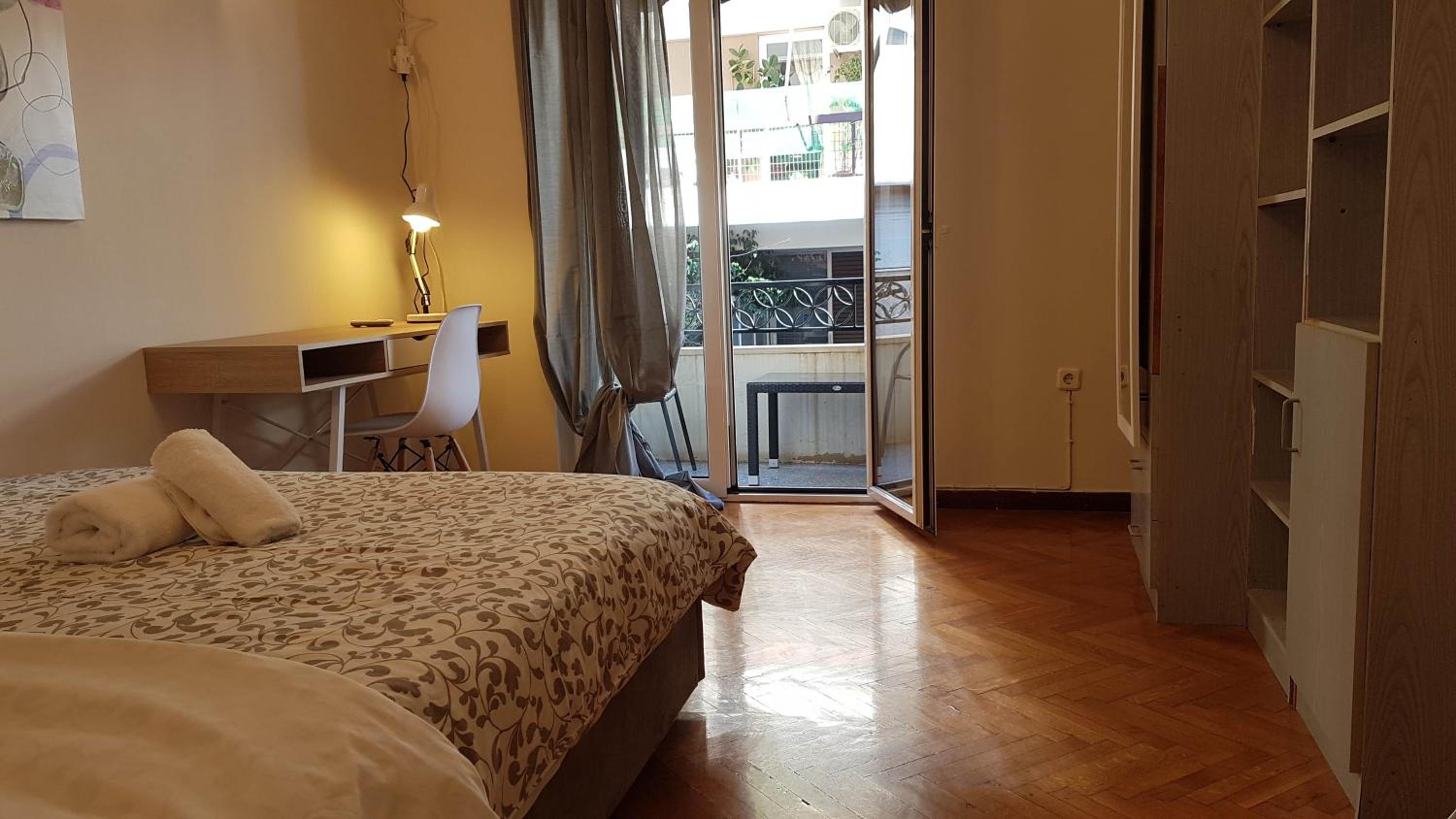 Teal Apartment - Athens Center, 4 BD, 2 BATH