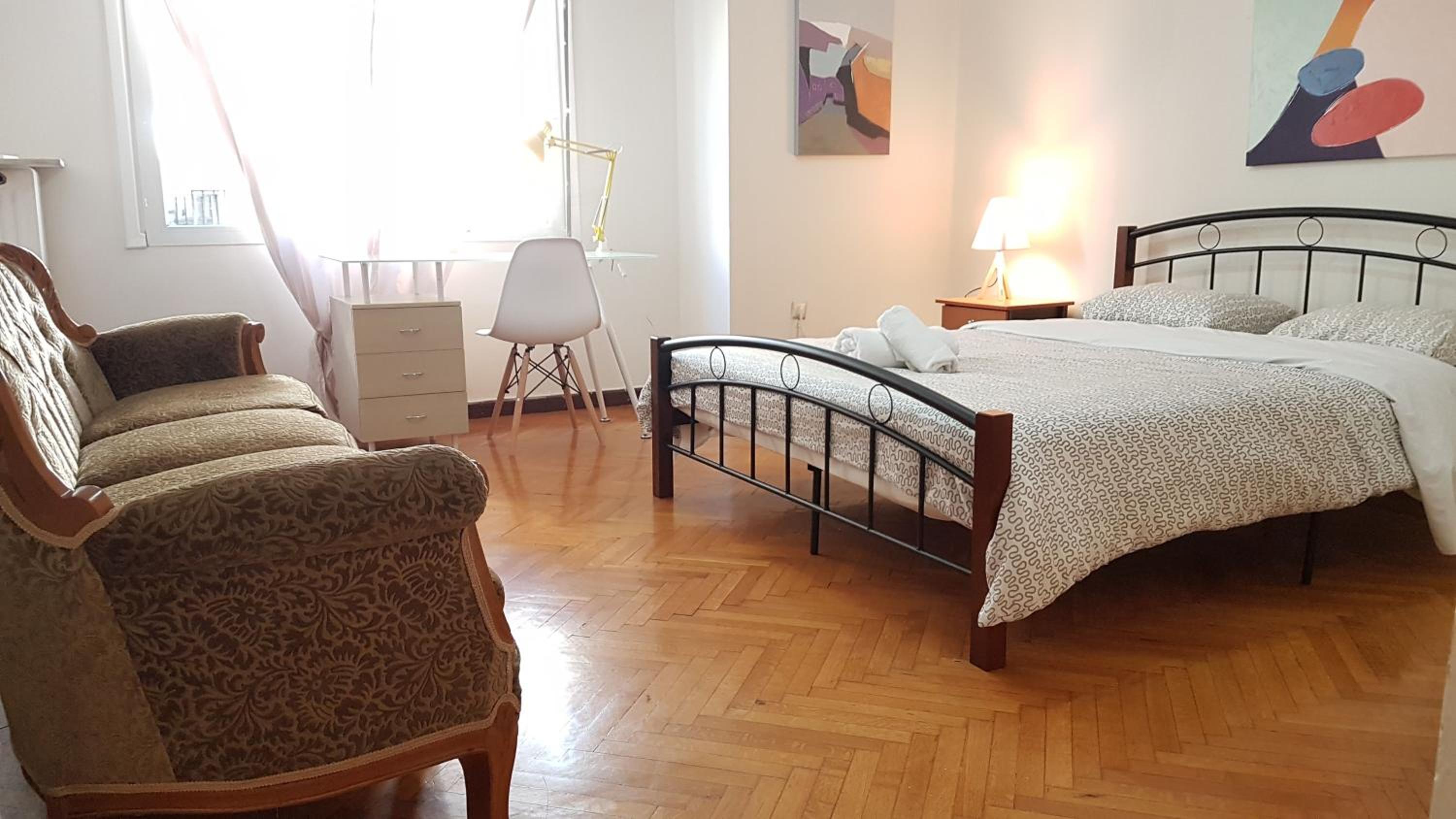 Teal Apartment - Athens Center, 4 BD, 2 BATH