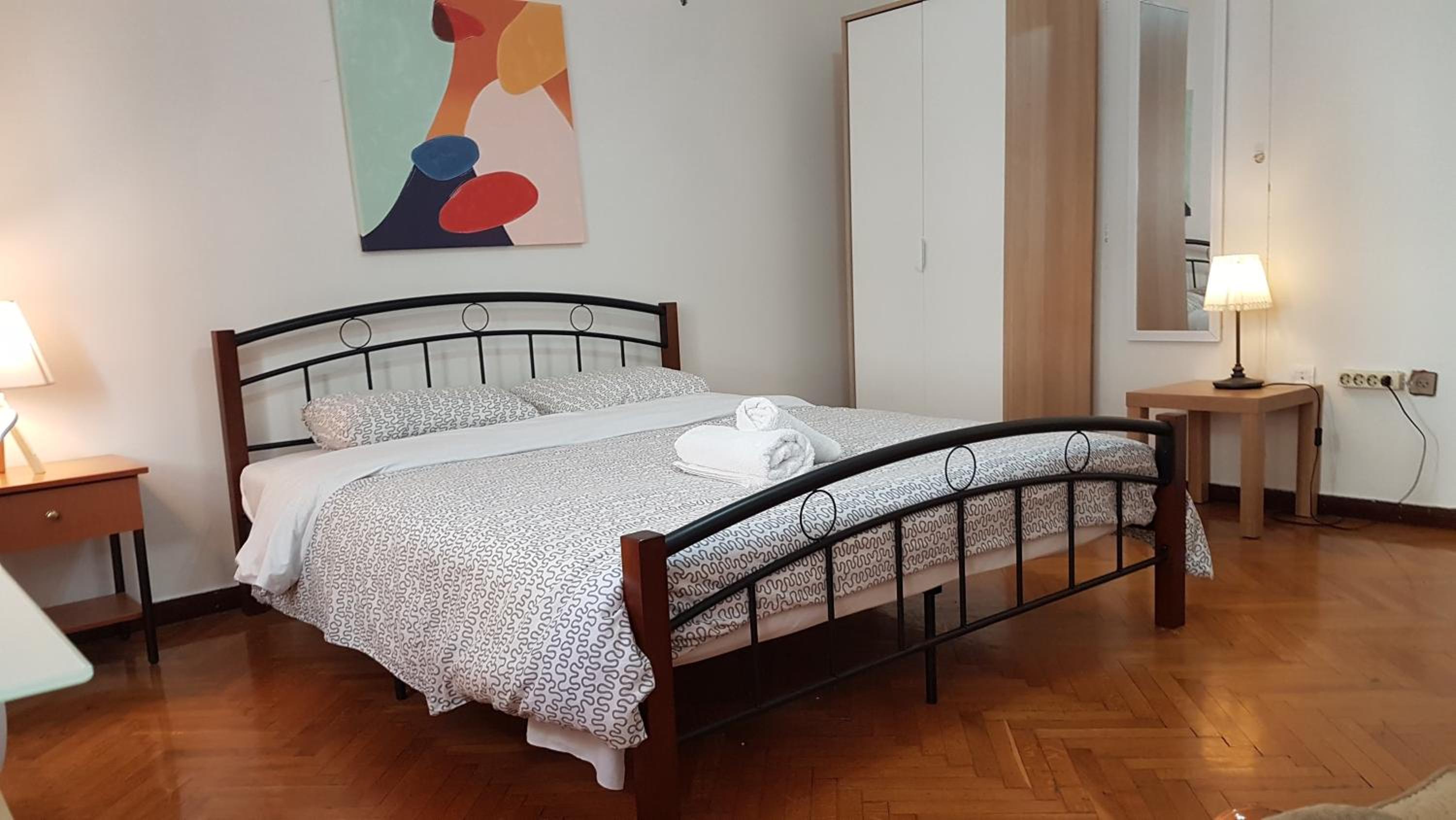 Teal Apartment - Athens Center, 4 BD, 2 BATH